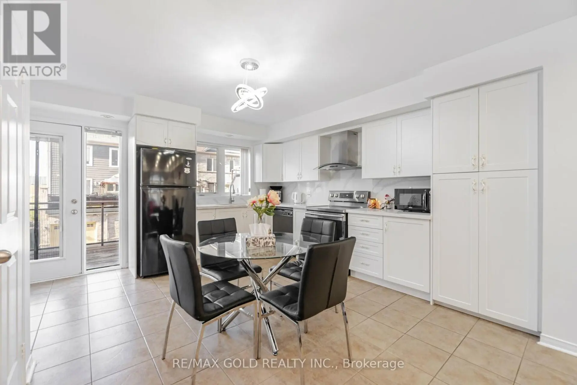 #142 60 FAIRWOOD CIRCLE - Image 6