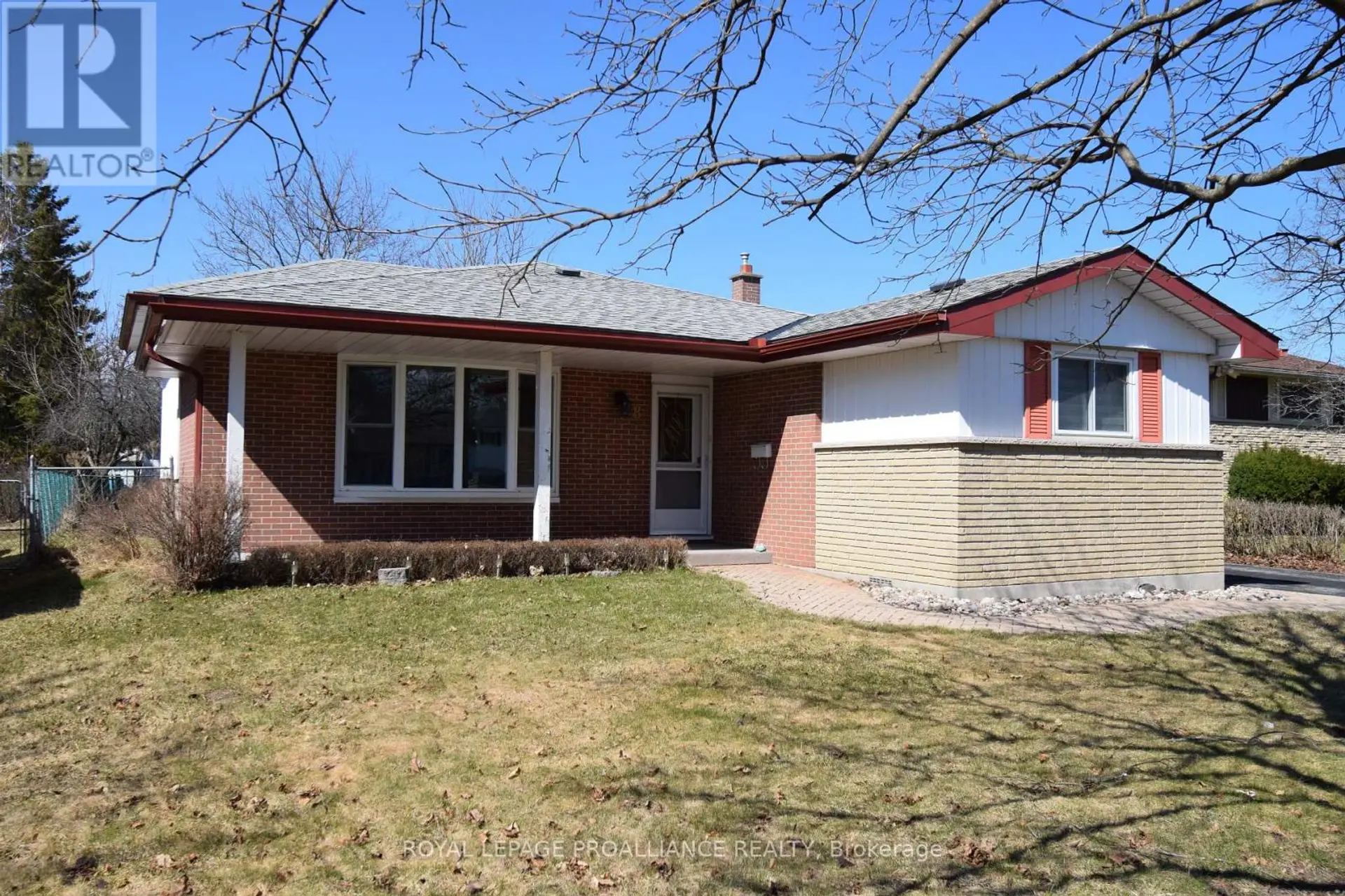 8 WALDEN CIRCLE - Image 1