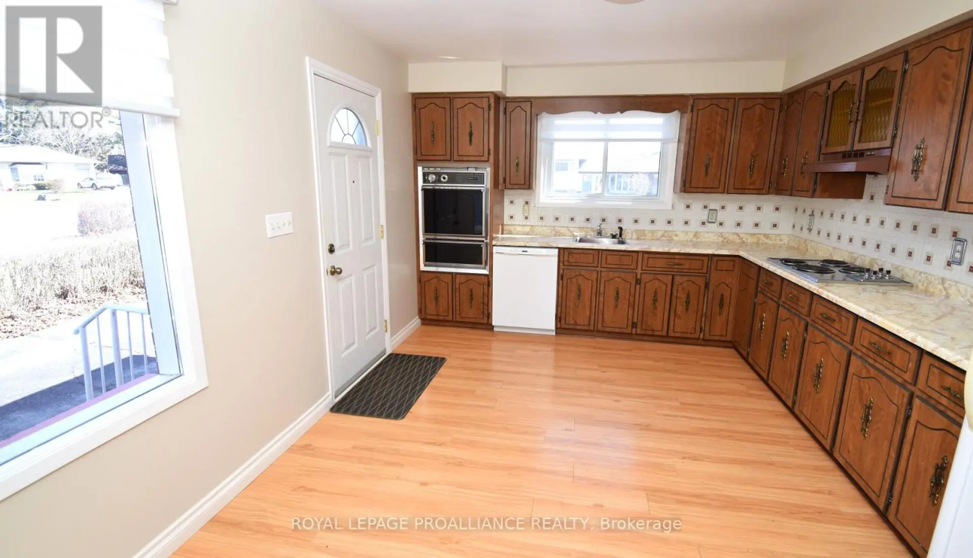8 WALDEN CIRCLE - Image 3