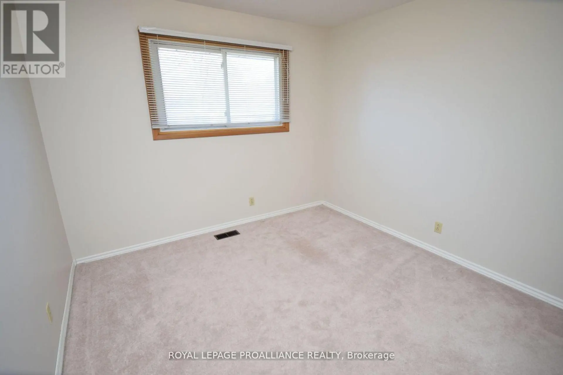 8 WALDEN CIRCLE - Image 8