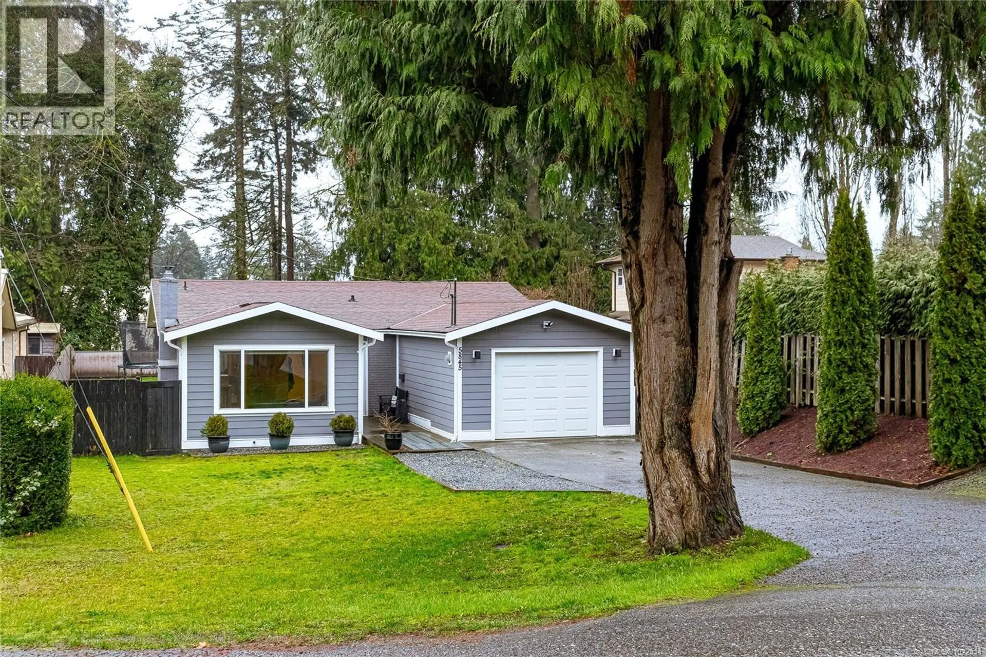 Property at 5845 Kinch Ave, Duncan, BC