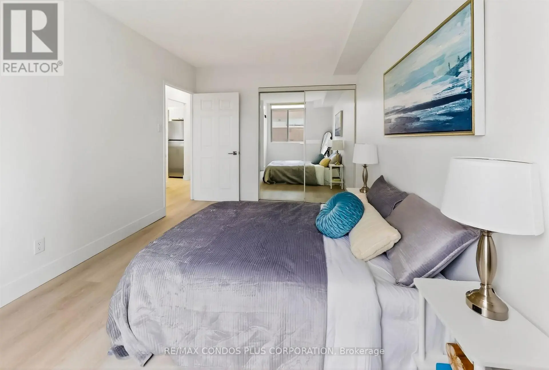 #1601 736 BAY STREET - Image 14
