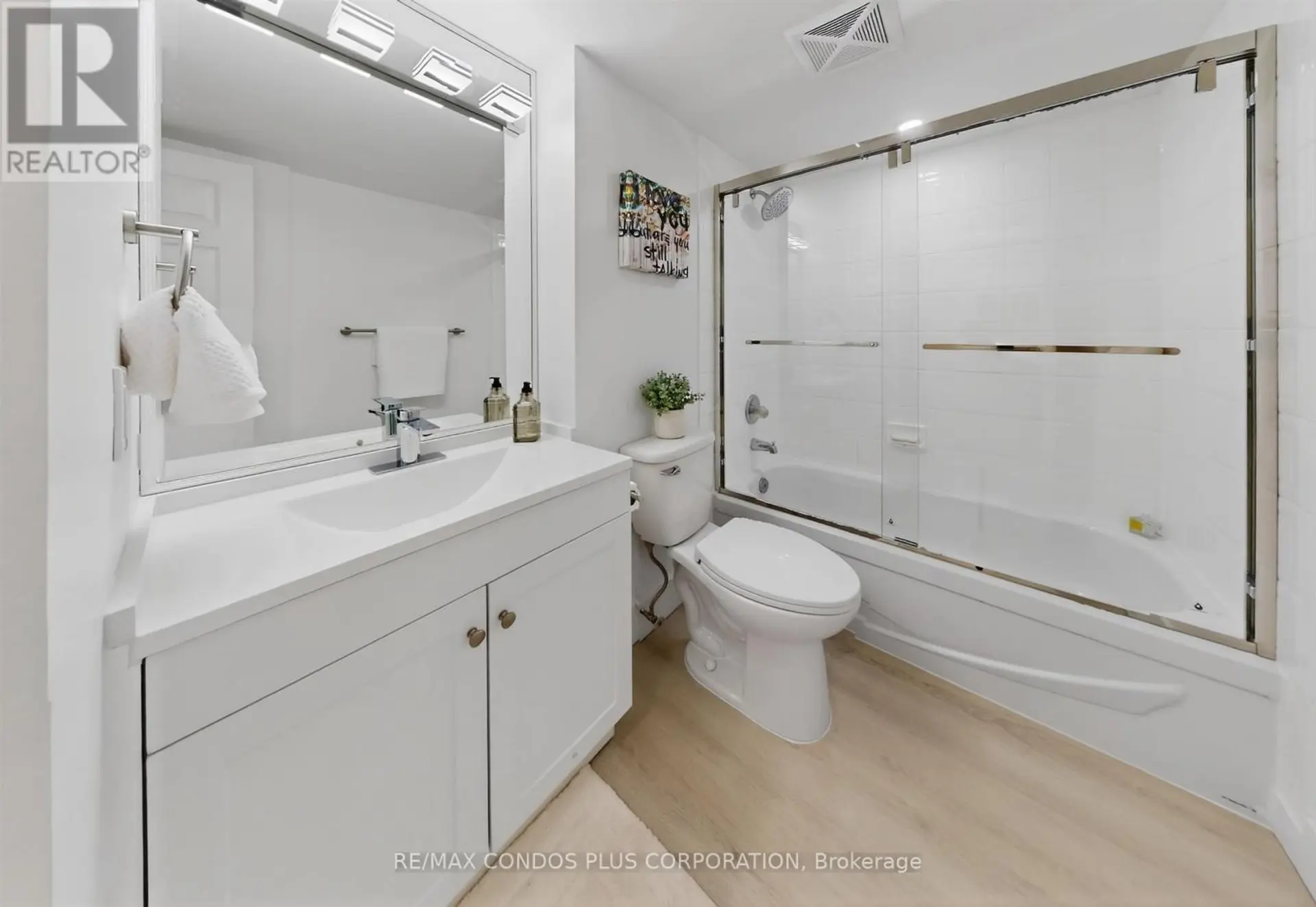 #1601 736 BAY STREET - Image 17