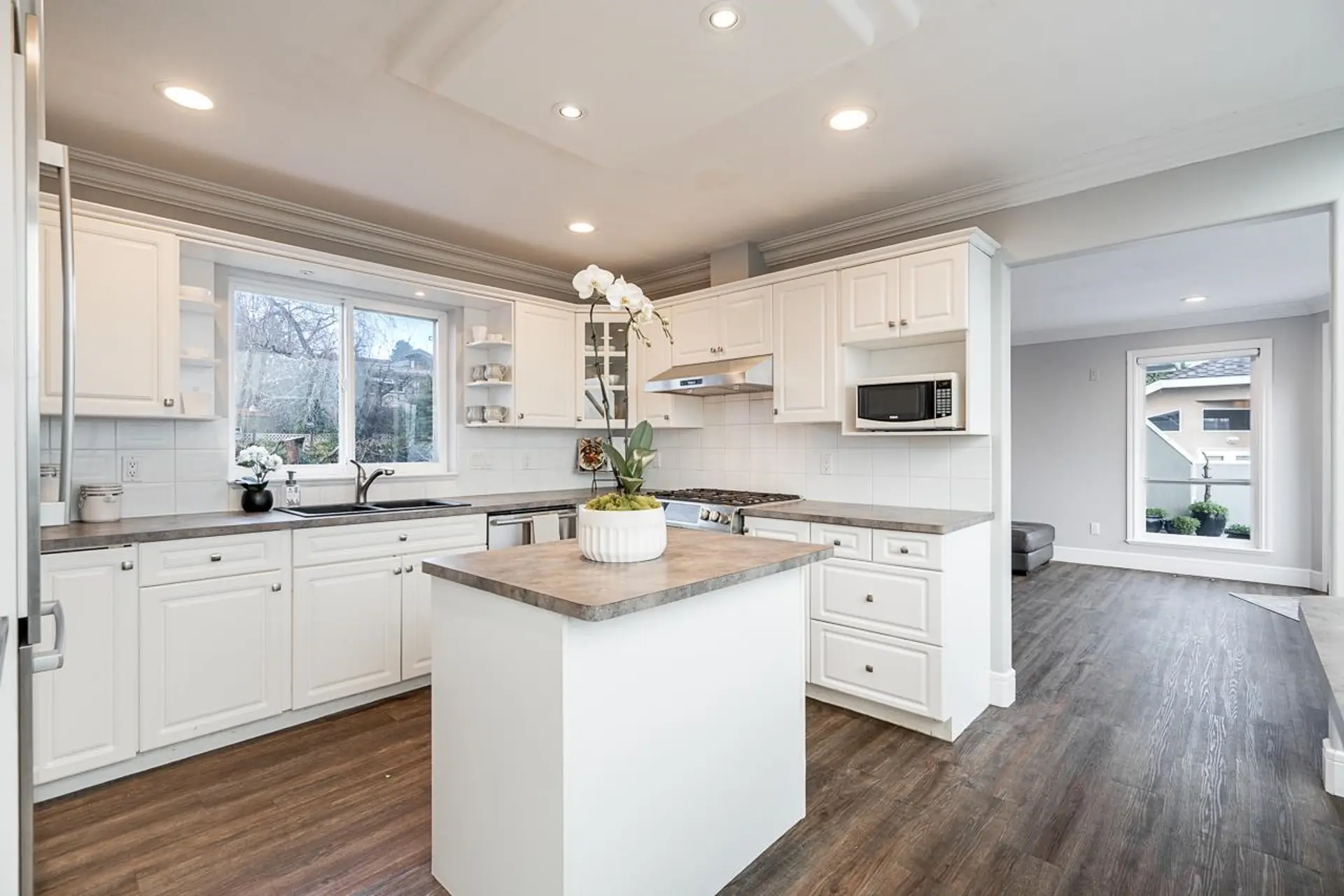 912 Habgood Street - Image 2