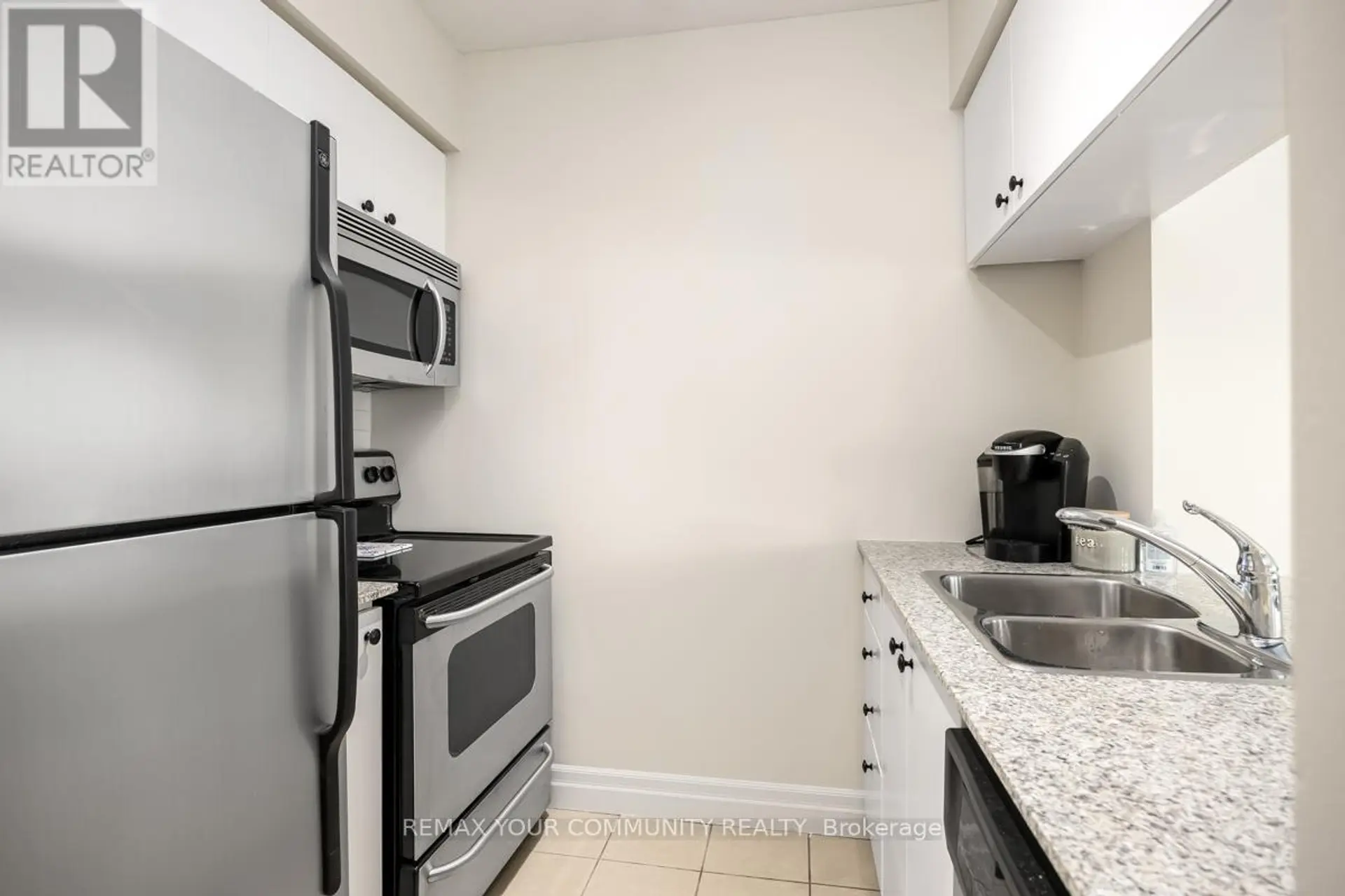 #1108 8 SCOLLARD STREET - Image 9