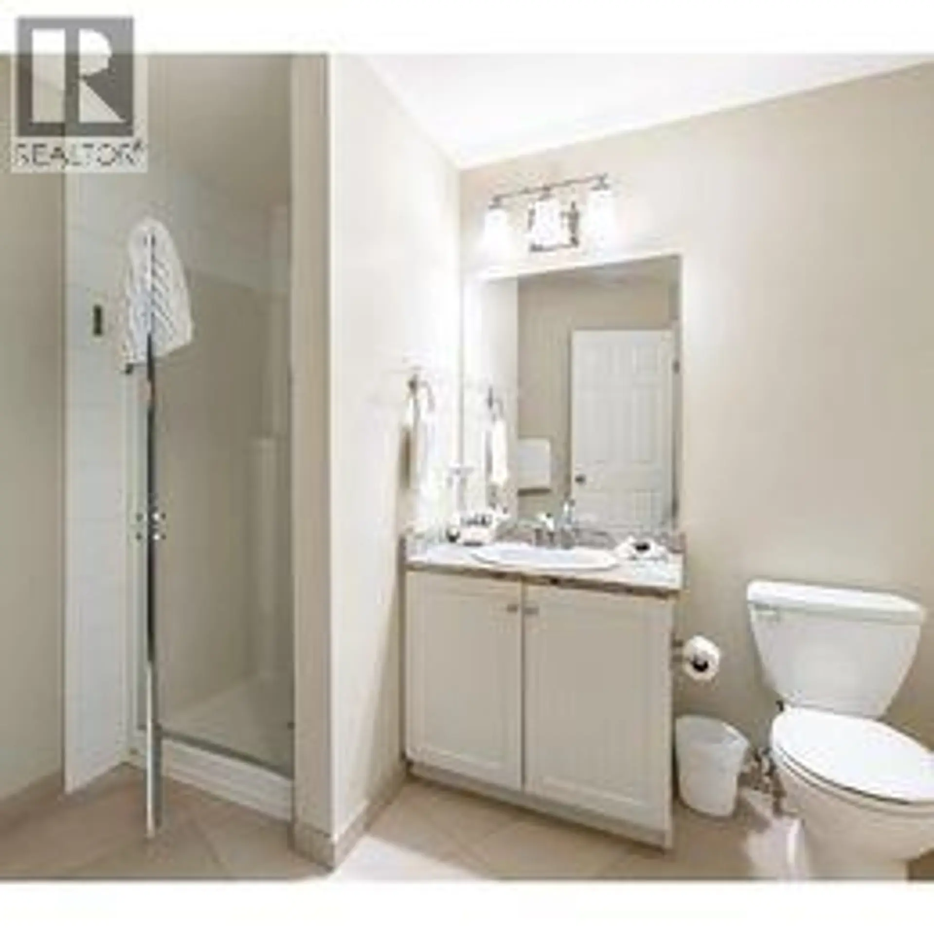 #1110 1875 Country Club Drive - Image 11