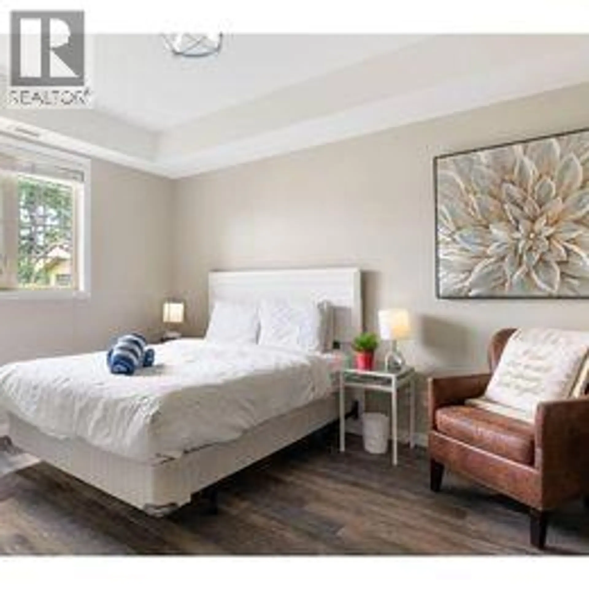 #1110 1875 Country Club Drive - Image 3