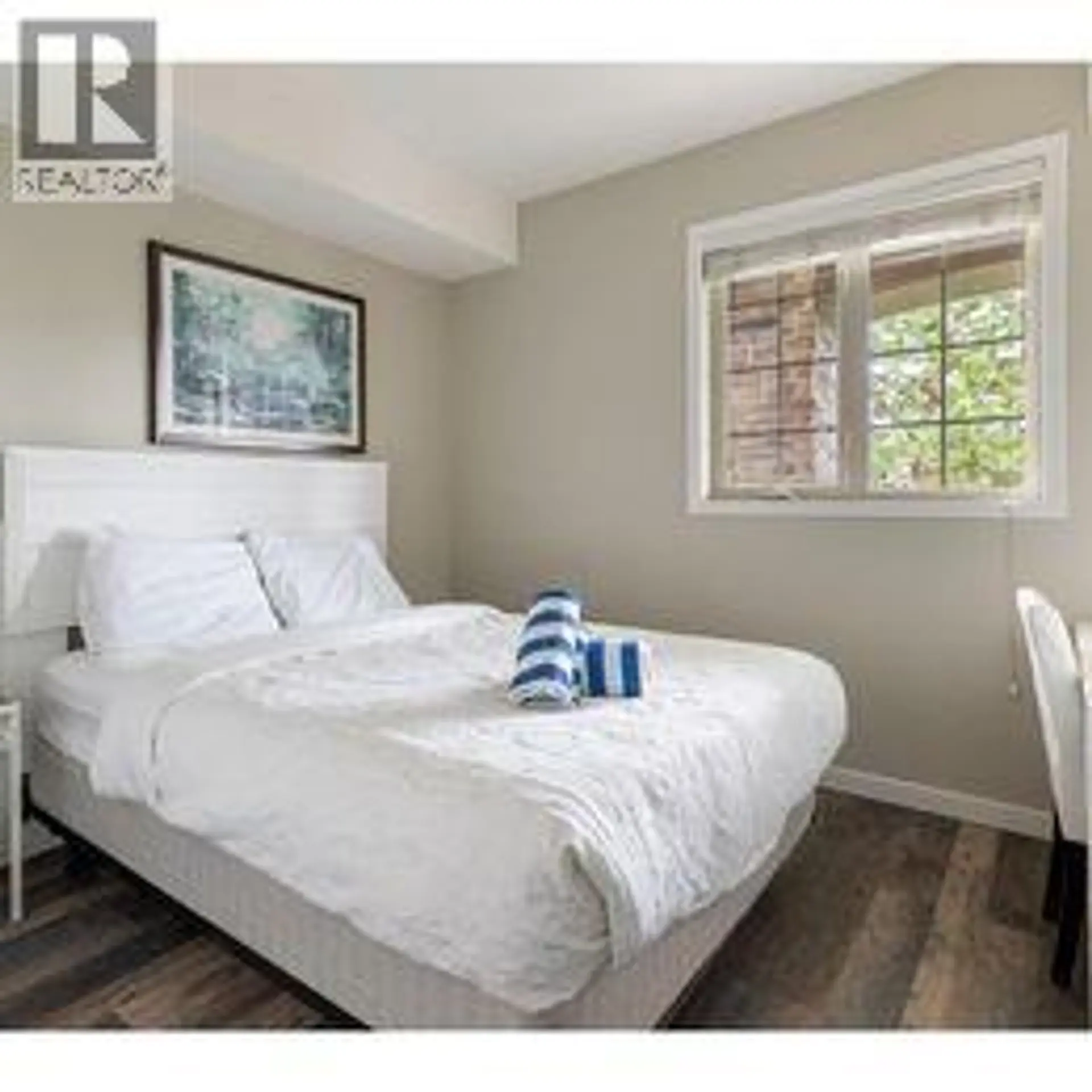 #1110 1875 Country Club Drive - Image 10