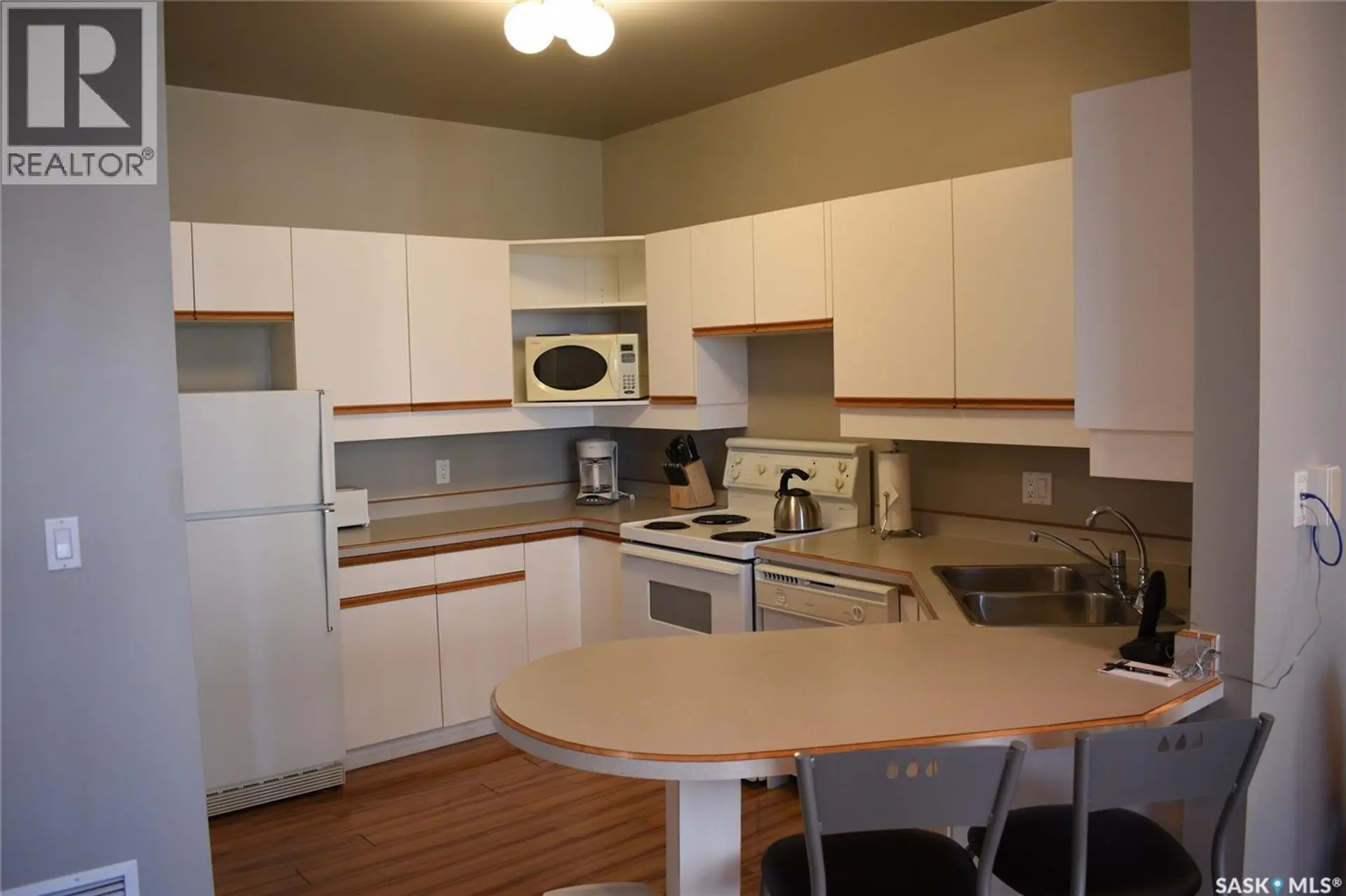 #501 1867 Hamilton STREET - Image 4