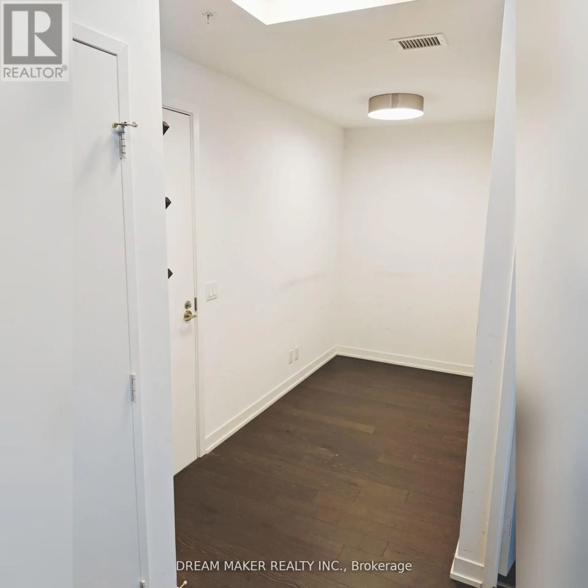 #4 455 FRONT STREET E - Image 4
