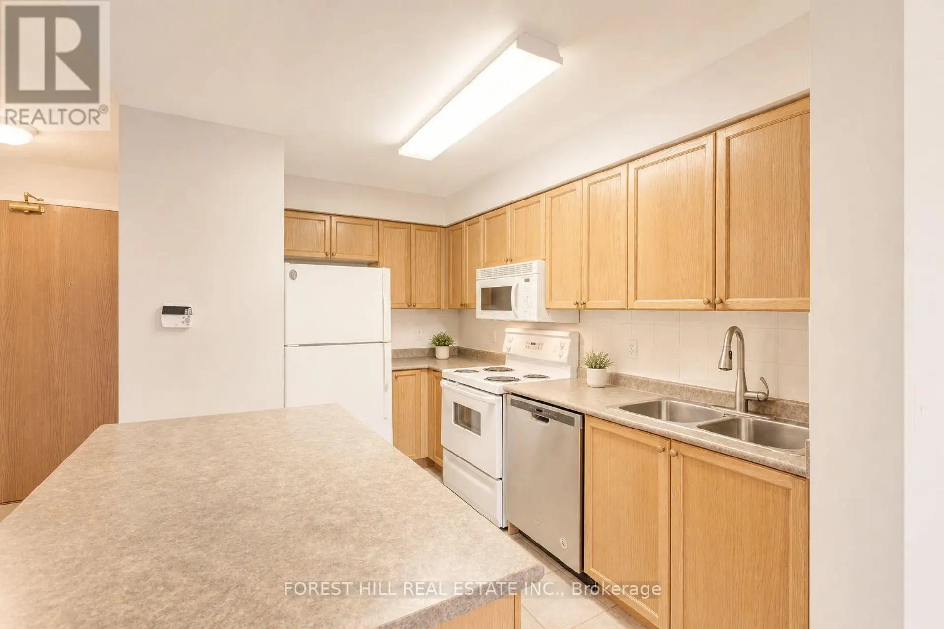 #709 17 MICHAEL POWER PLACE - Image 4