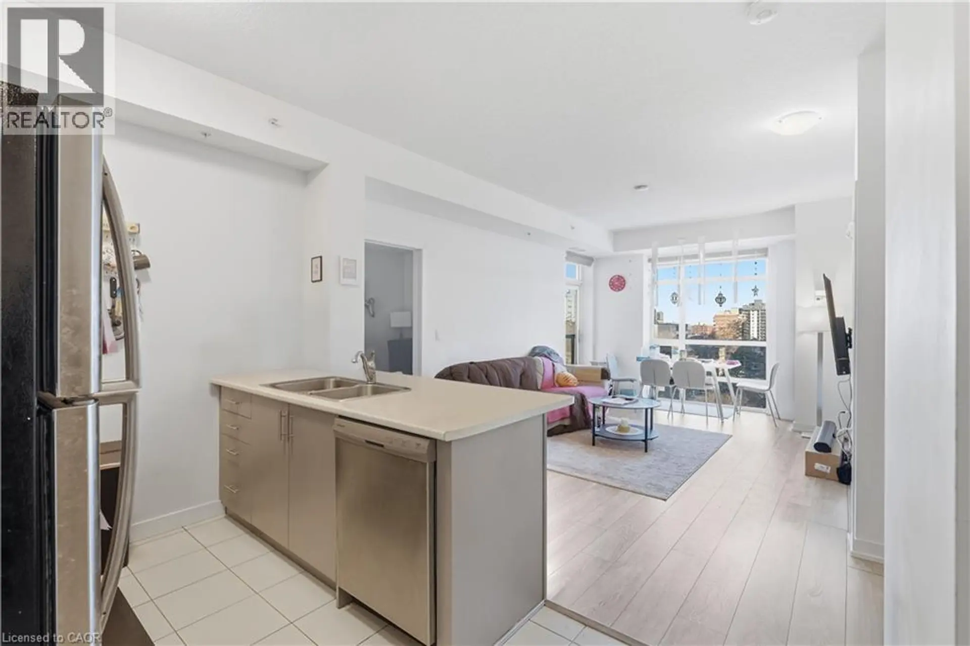 #807 81 ROBINSON Street - Image 3