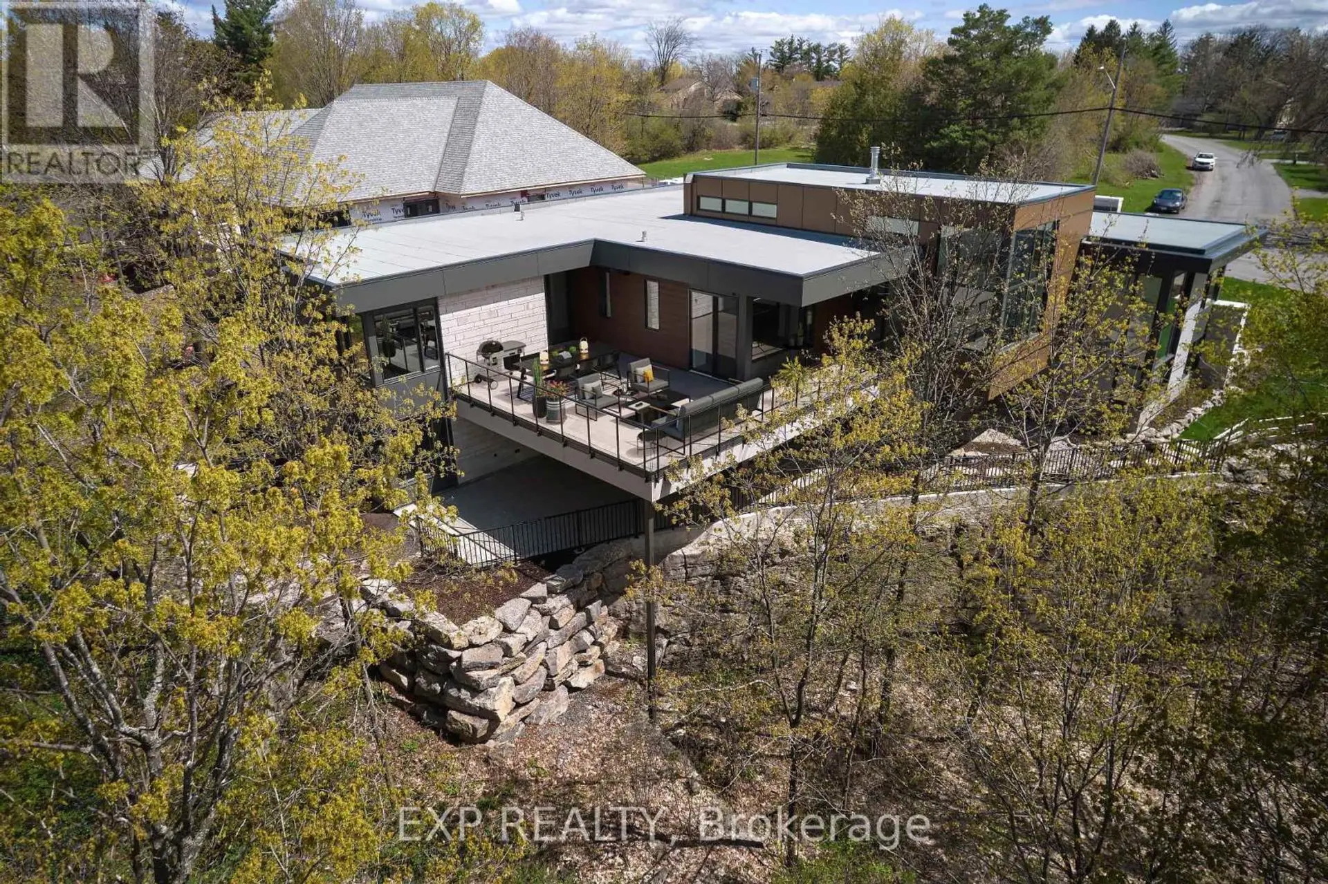 32 CLOVELLY ROAD - Image 3