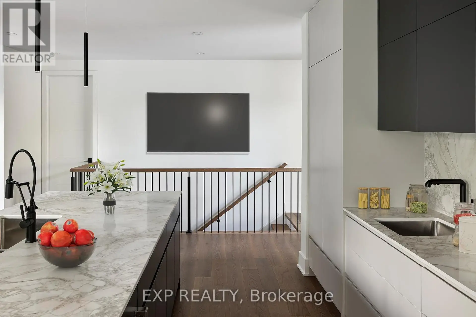 32 CLOVELLY ROAD - Image 8