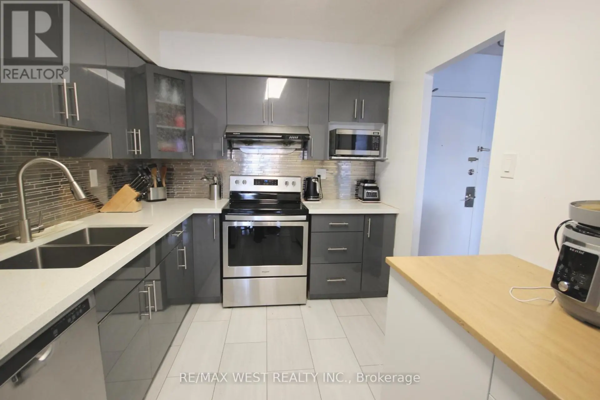 #801 3380 EGLINTON AVENUE E - Image 4