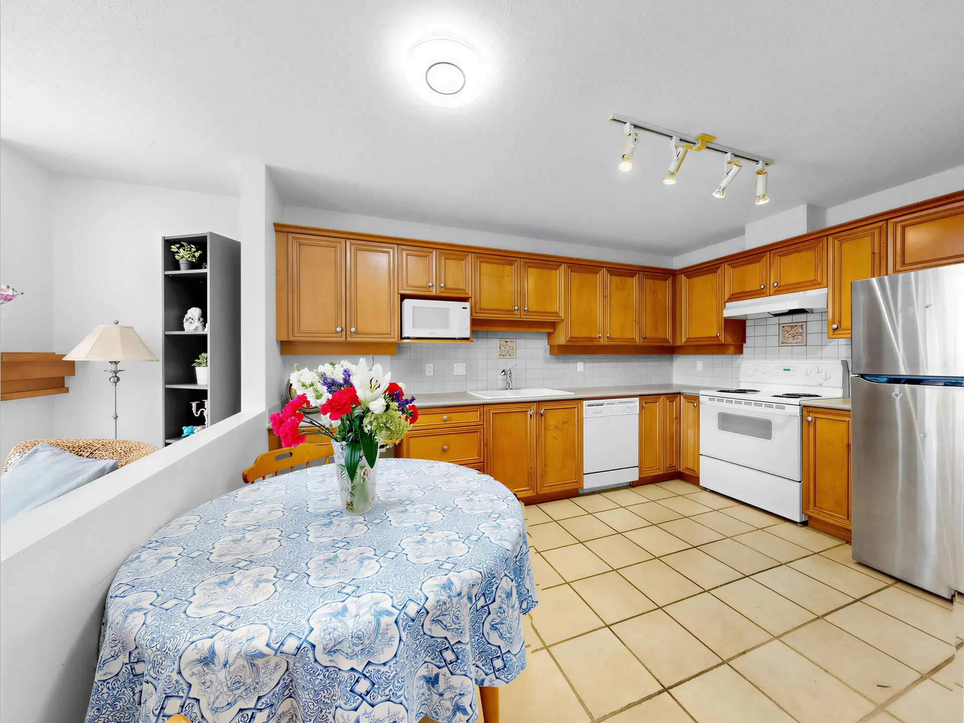 #707 5639 Hampton Place - Image 7