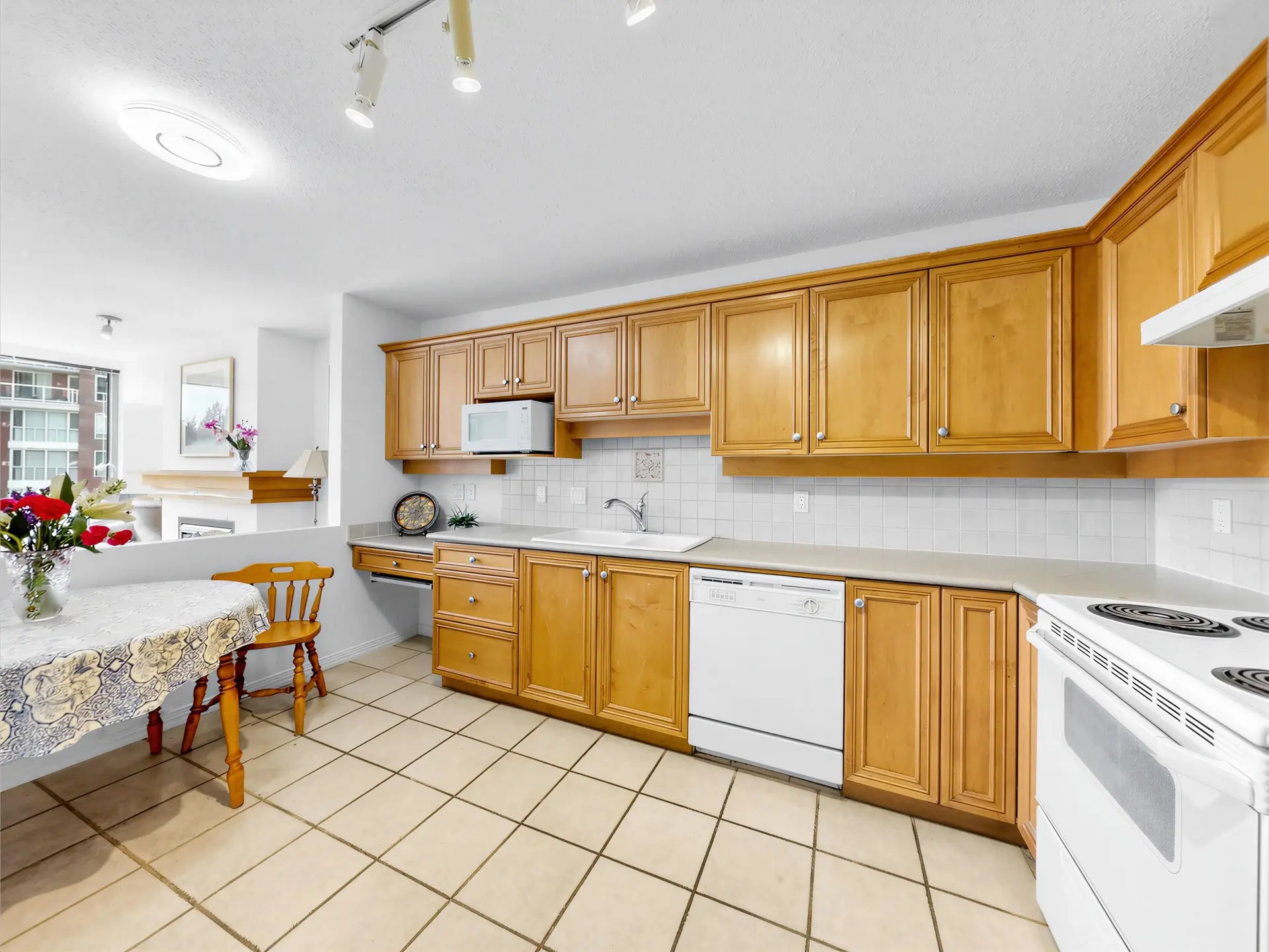 #707 5639 Hampton Place - Image 8