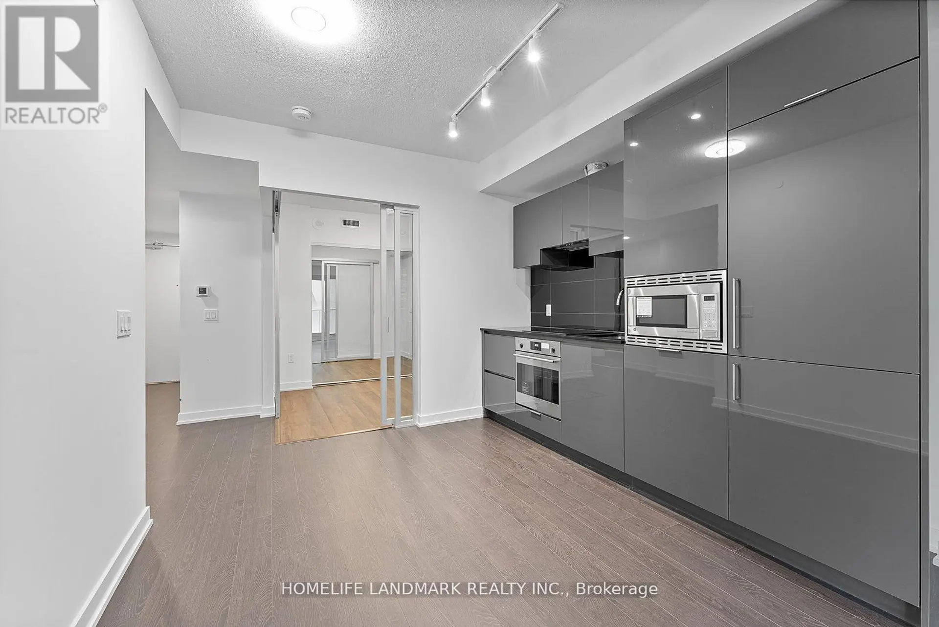 #1129 230 SIMCOE STREET - Image 2