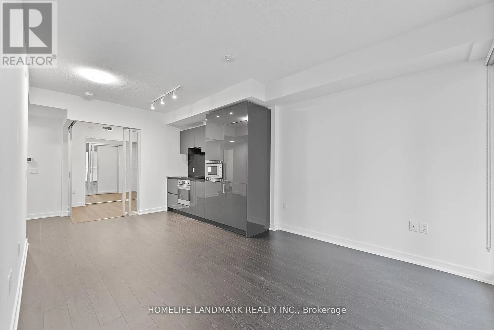 #1129 230 SIMCOE STREET - Image 5