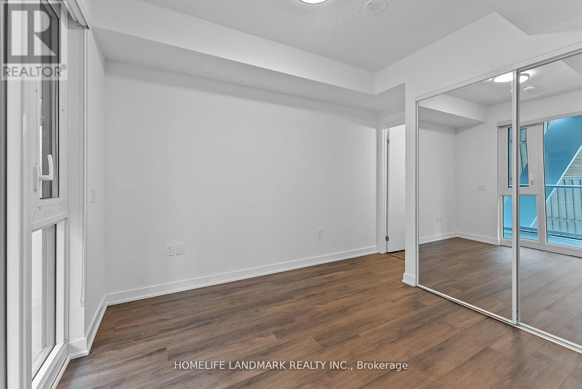 #1129 230 SIMCOE STREET - Image 7