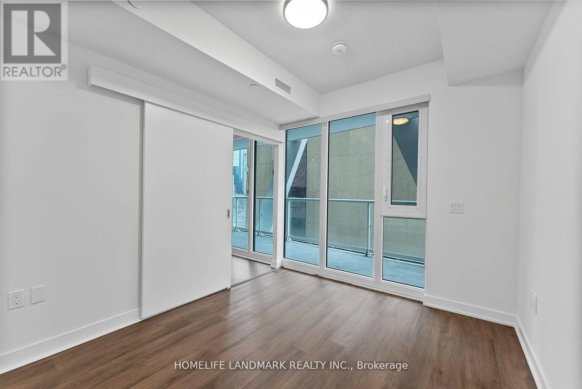 #1129 230 SIMCOE STREET - Image 9