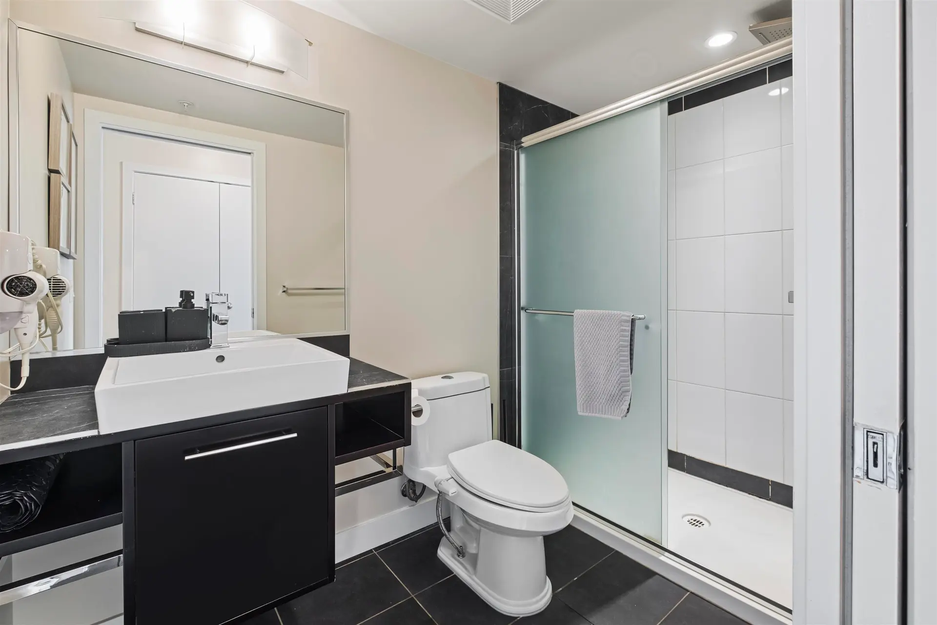 #305 689 Abbott Street - Image 12