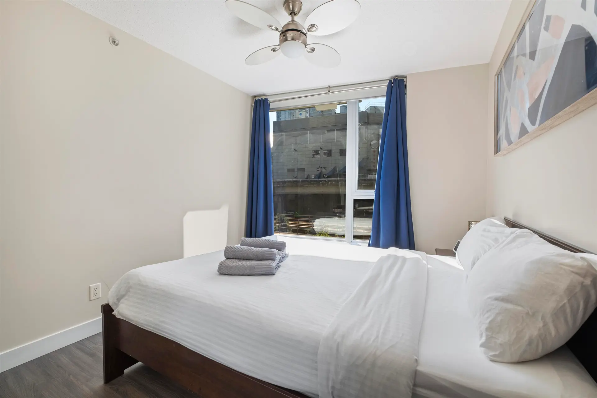 #305 689 Abbott Street - Image 7