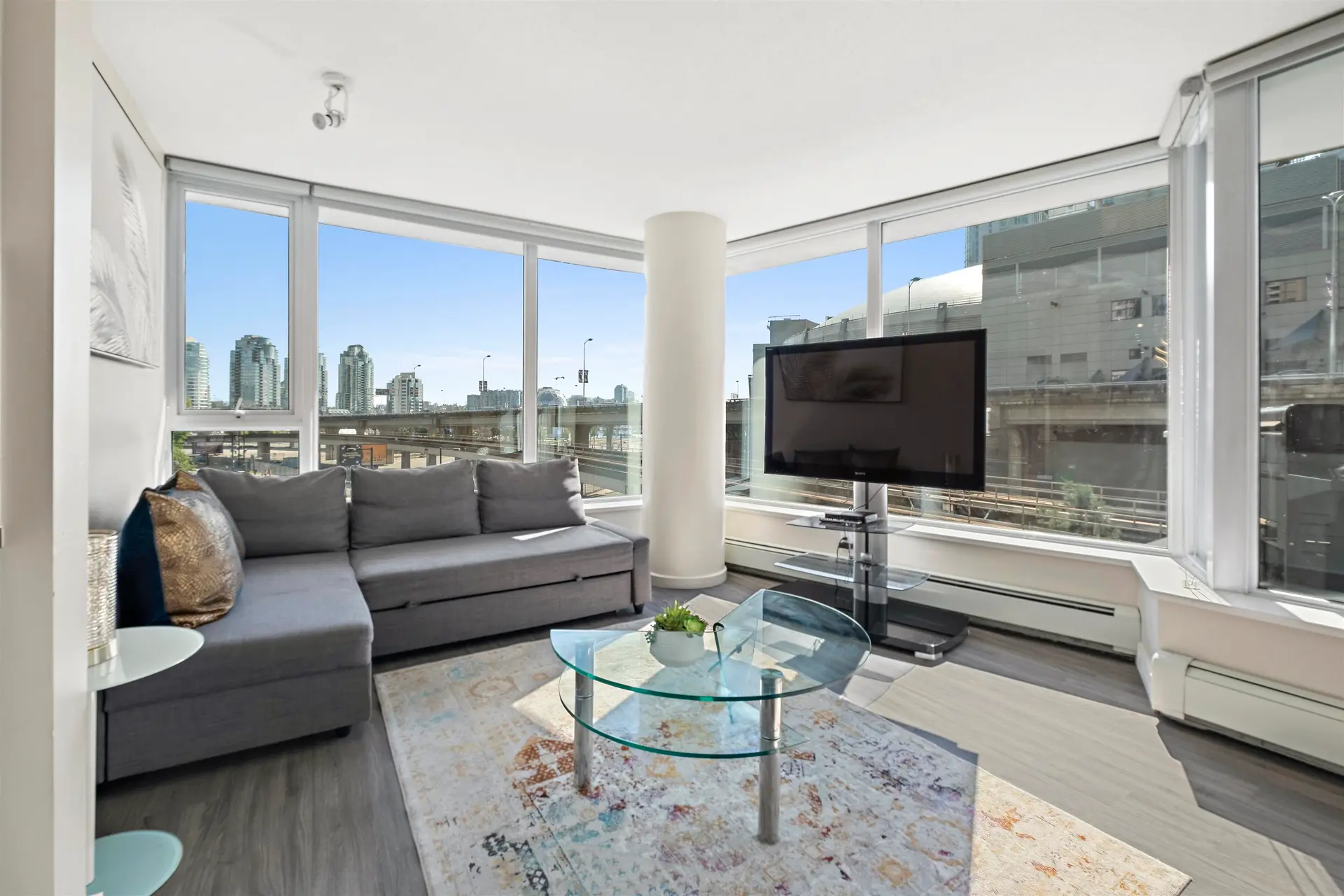 #305 689 Abbott Street - Image 3
