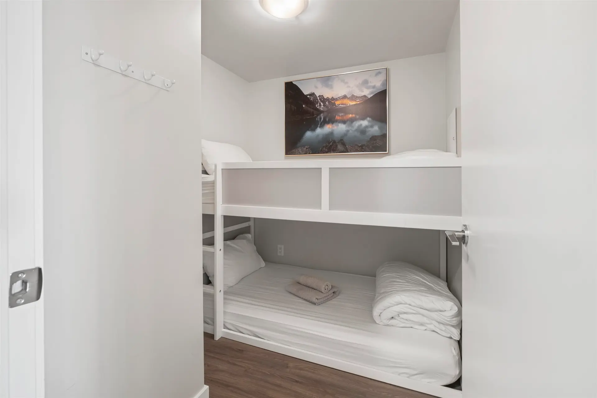 #305 689 Abbott Street - Image 8