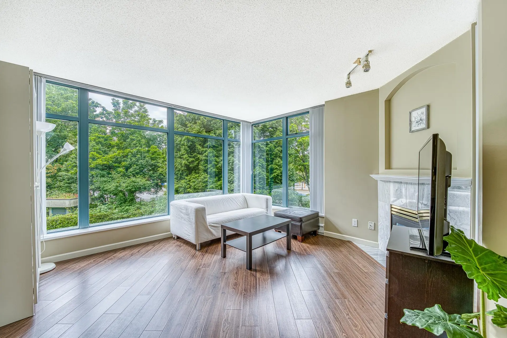 #206 4505 Hazel Street - Image 3