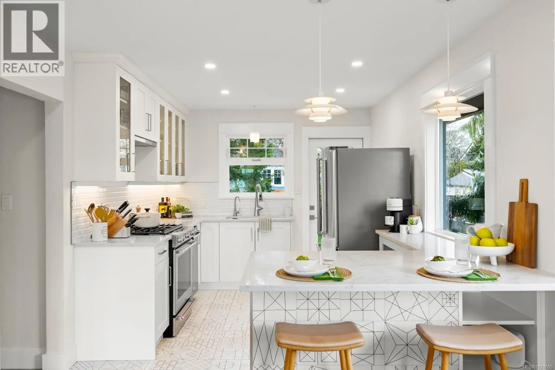 Property at 916 Monterey Ave, Oak Bay, BC