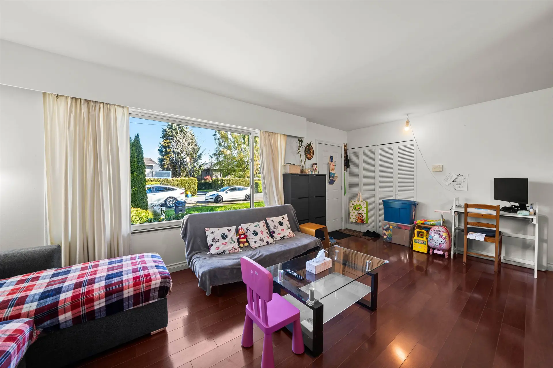 9771 Pinewell Crescent - Image 2