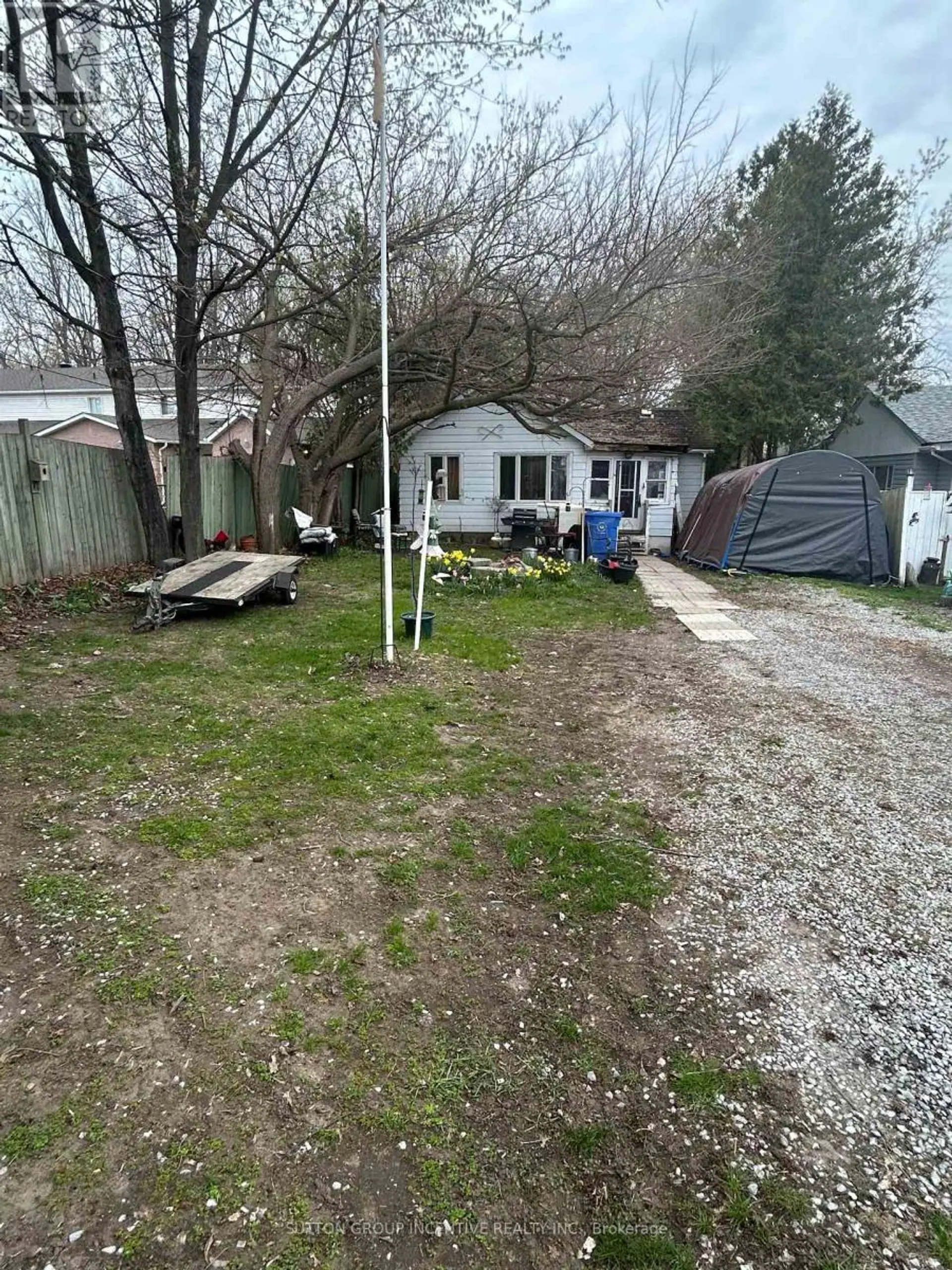 95 LAKE DRIVE N - Image 1