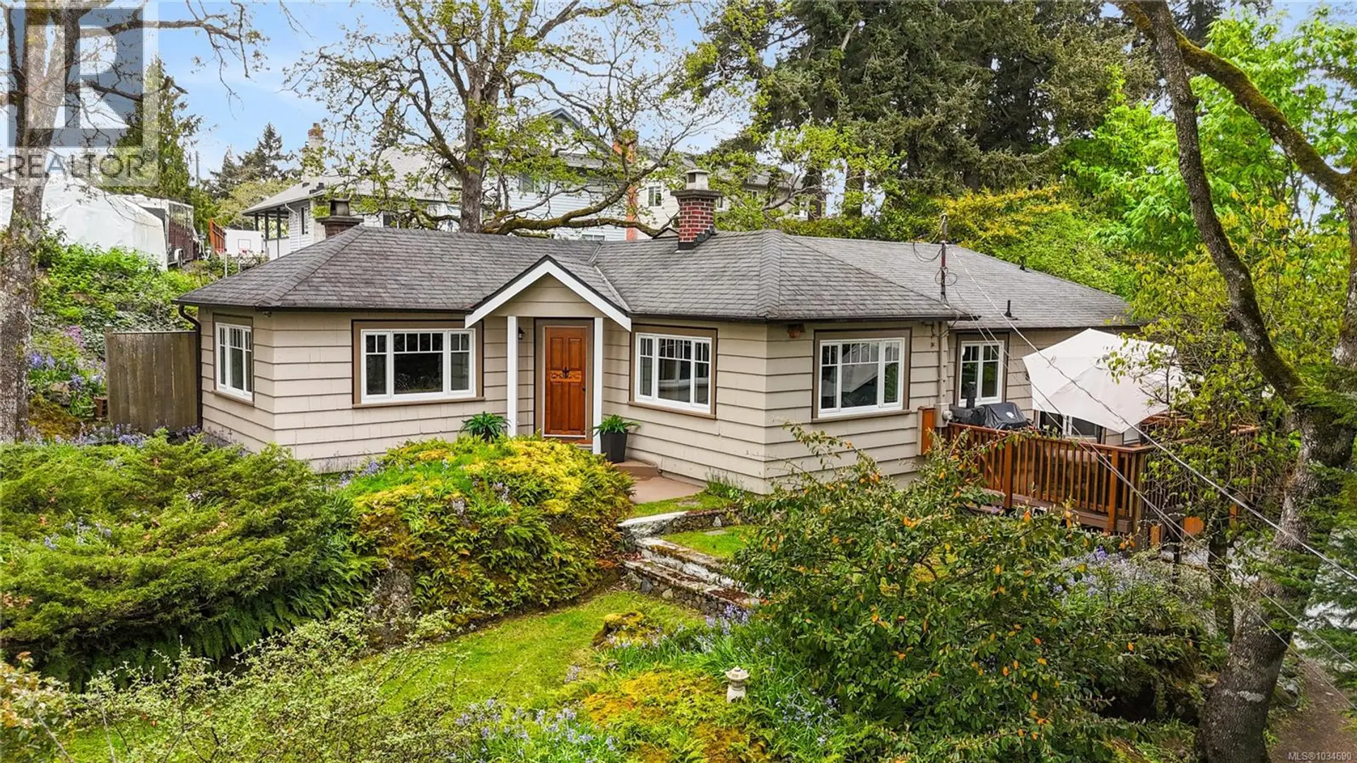 Property at 180 Island Hwy, View Royal, BC