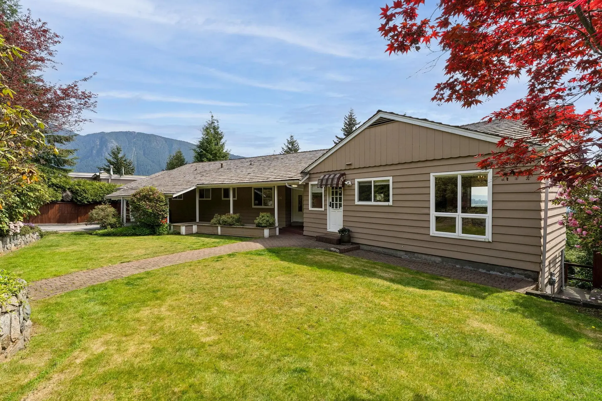 Property at 606 Hawstead Place, West Vancouver, BC