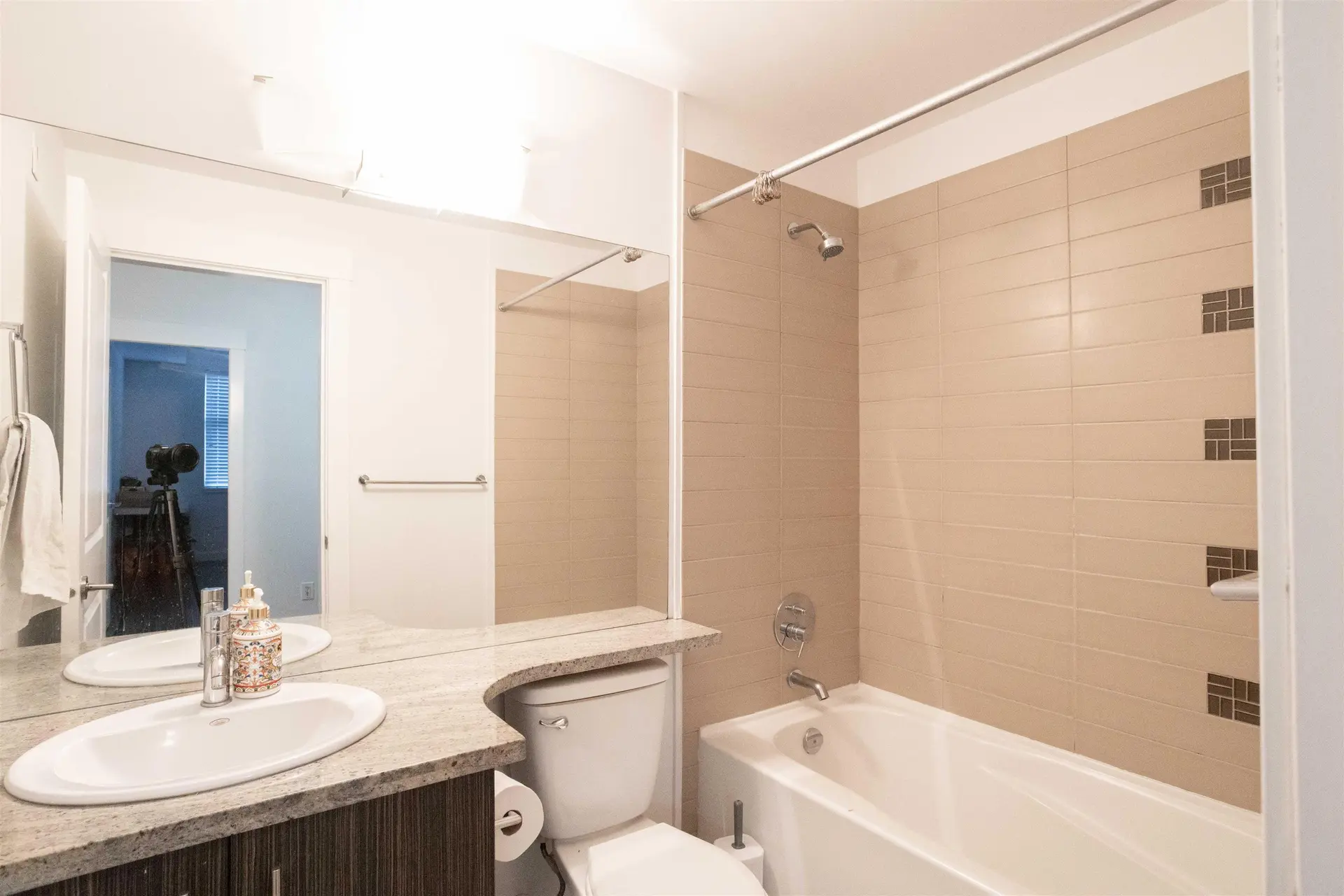 #210 33545 Rainbow Avenue - Image 3