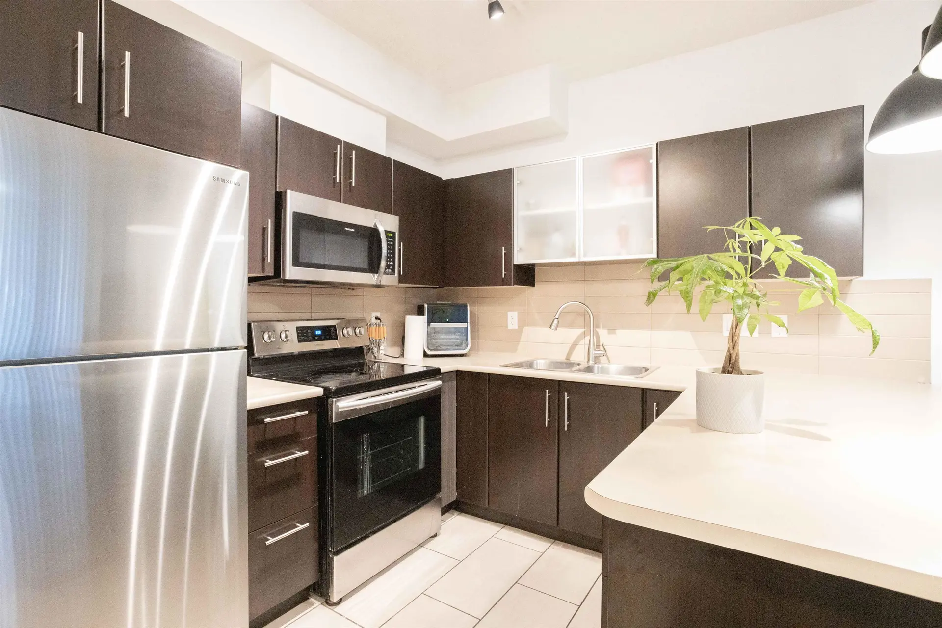 #210 33545 Rainbow Avenue - Image 4