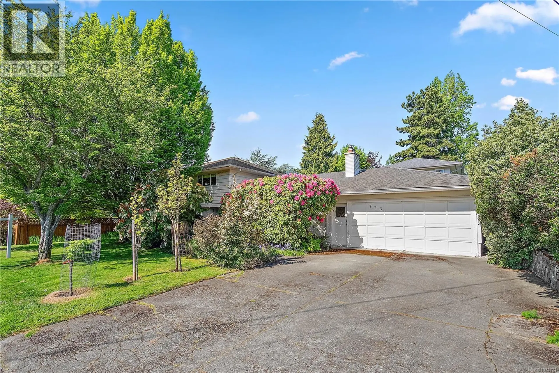 Property at 726 ROCKHEIGHTS Ave, Esquimalt, BC