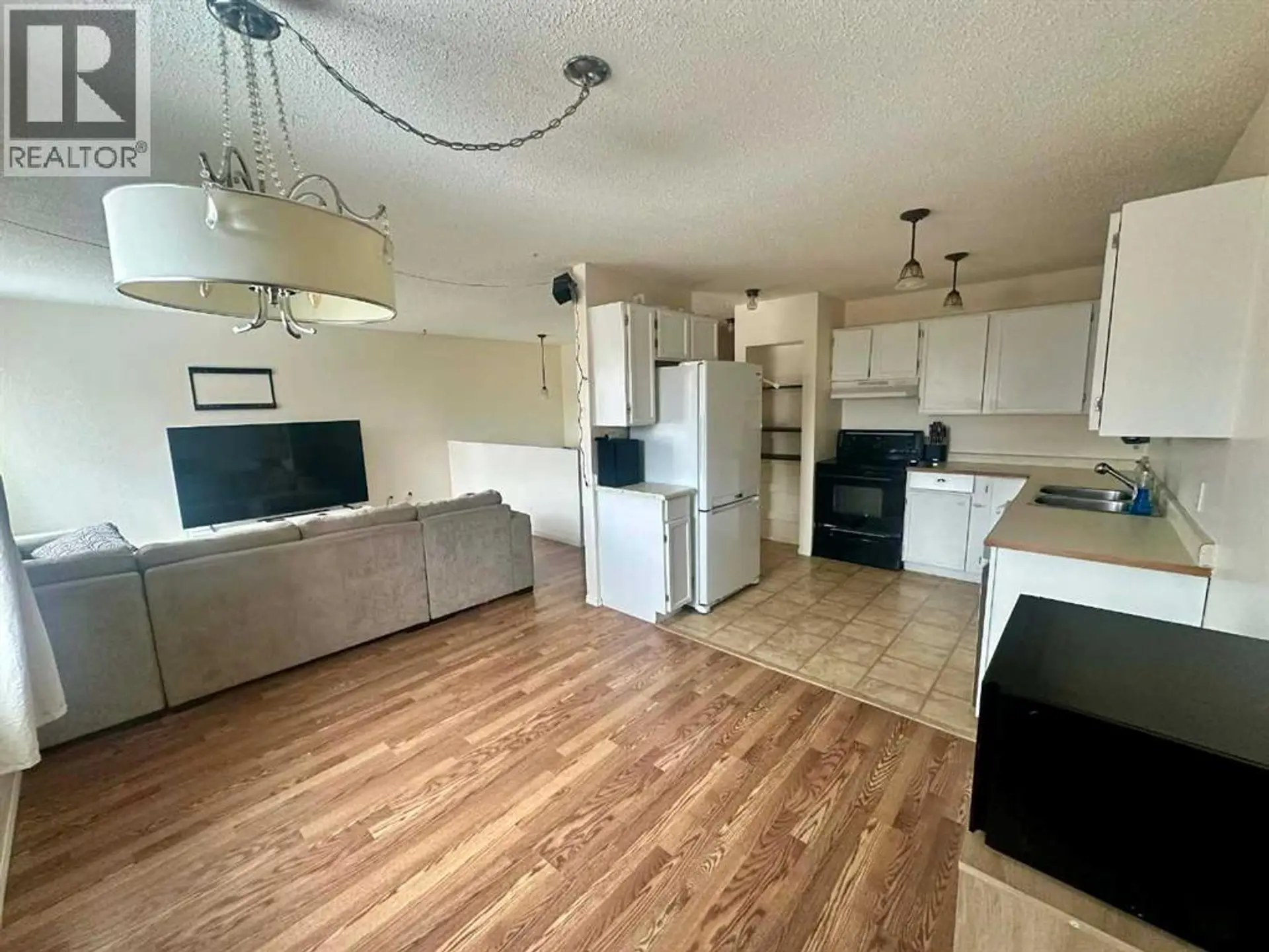 3905 52 Avenue - Image 5