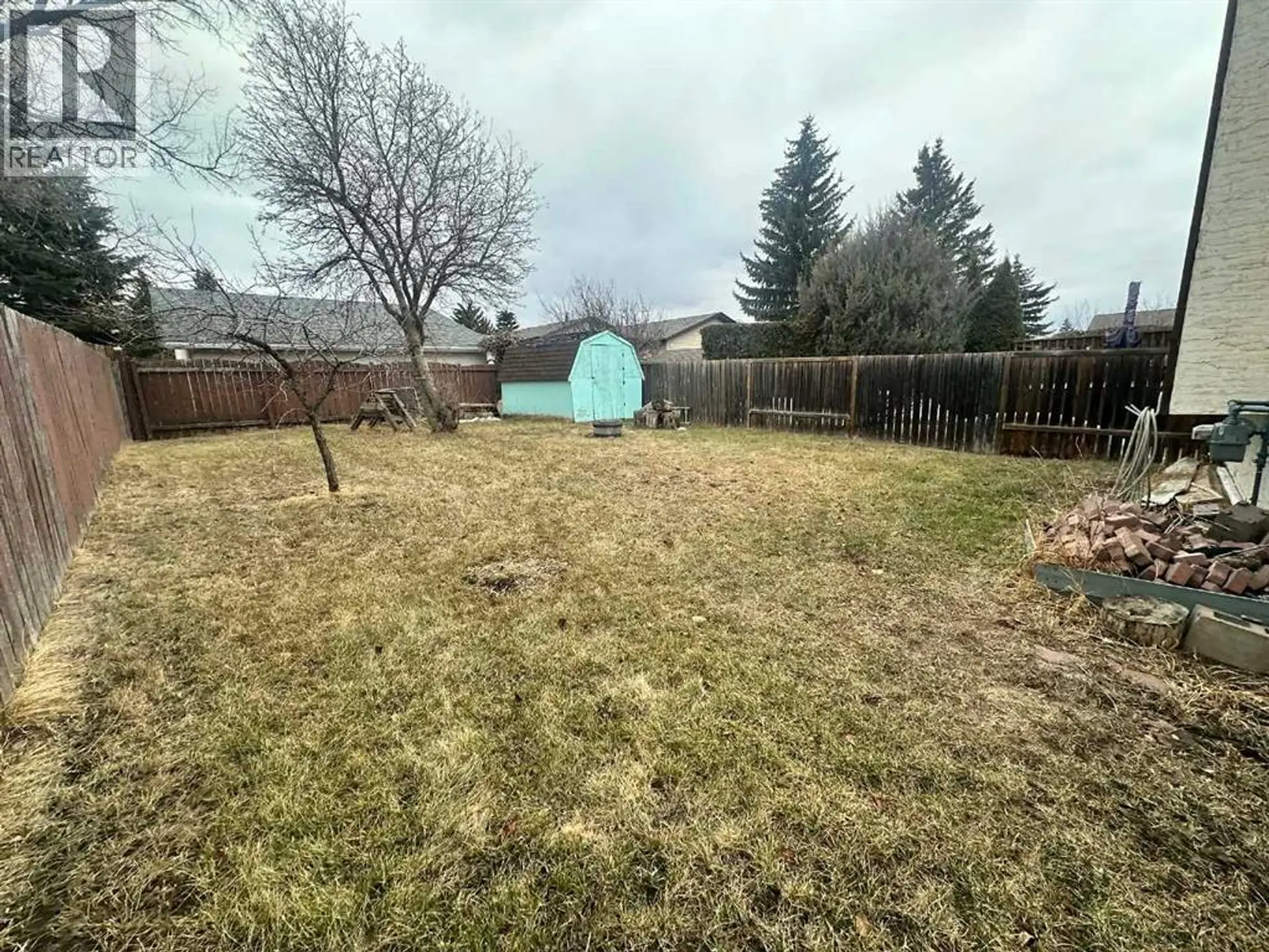3905 52 Avenue - Image 2