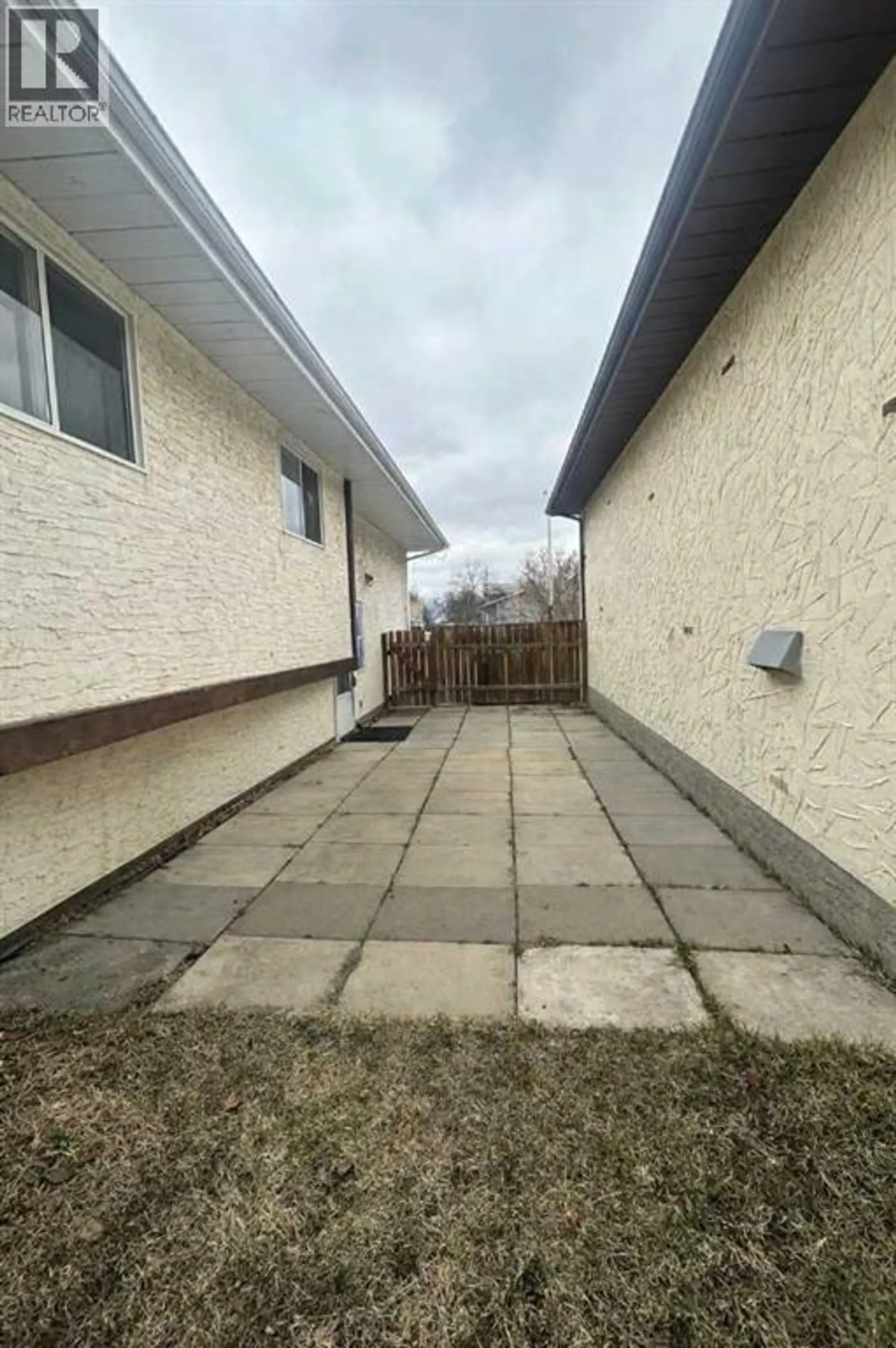 3905 52 Avenue - Image 3