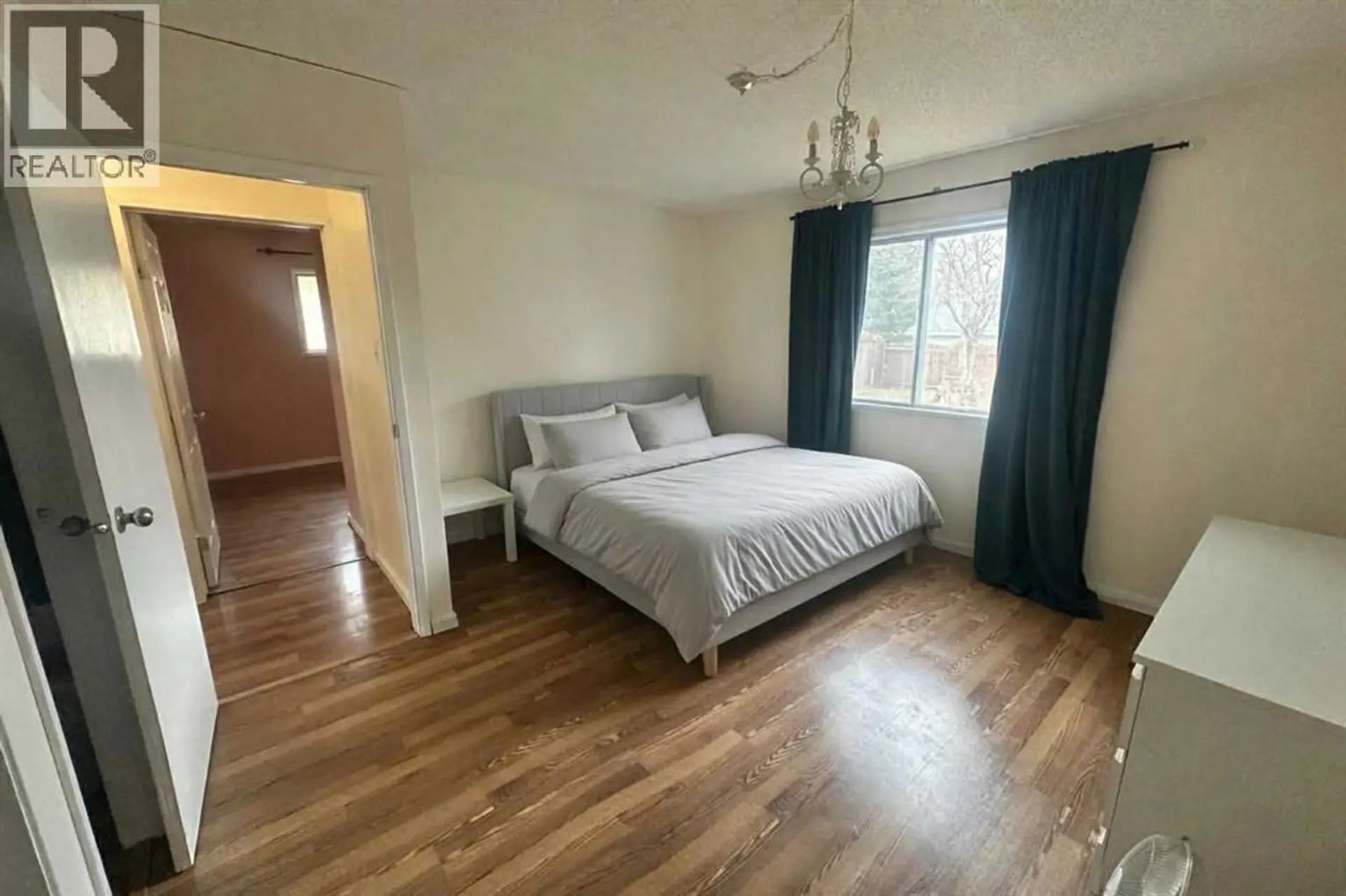 3905 52 Avenue - Image 8
