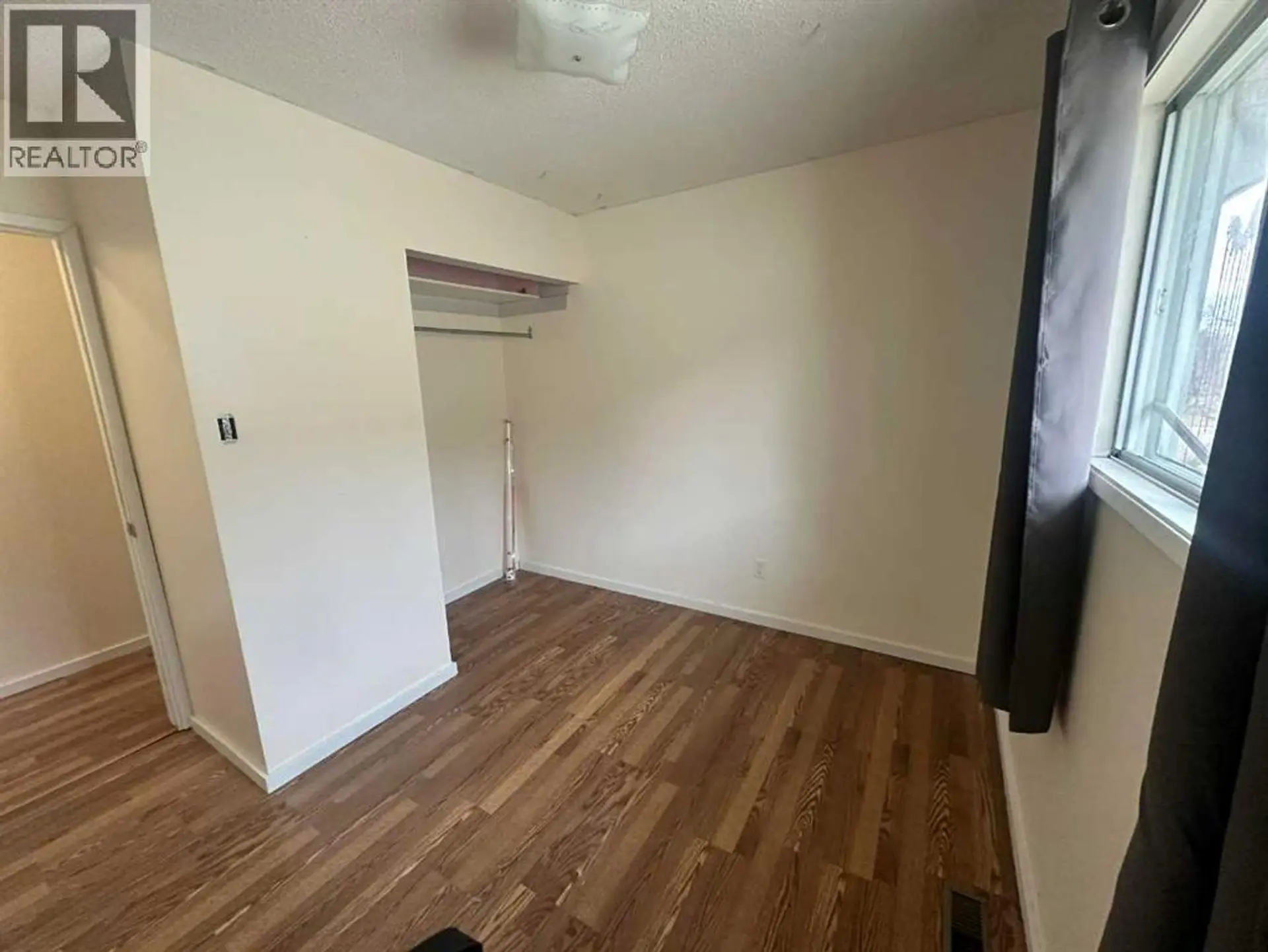 3905 52 Avenue - Image 10