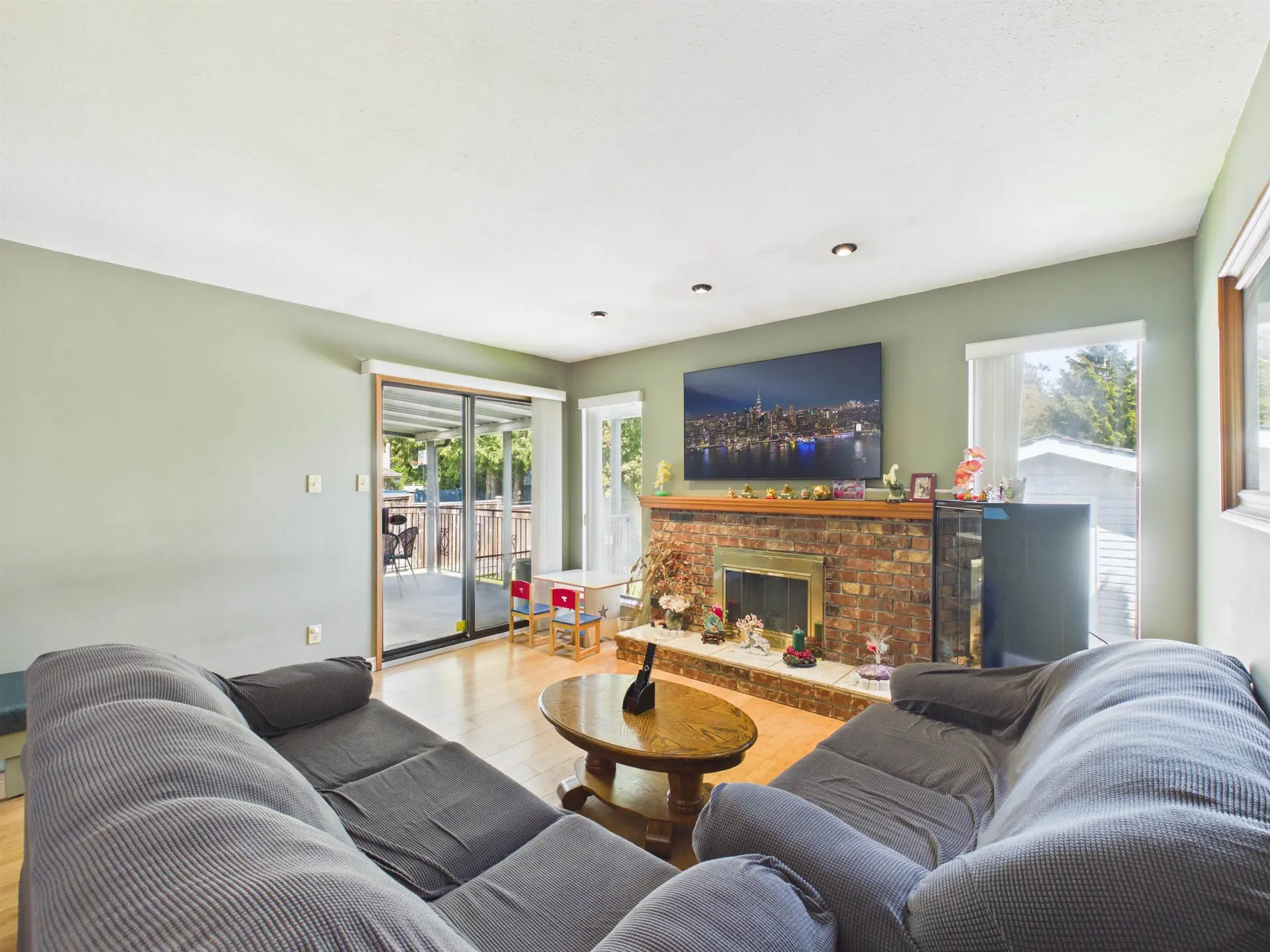 2480 McLennan Avenue - Image 2