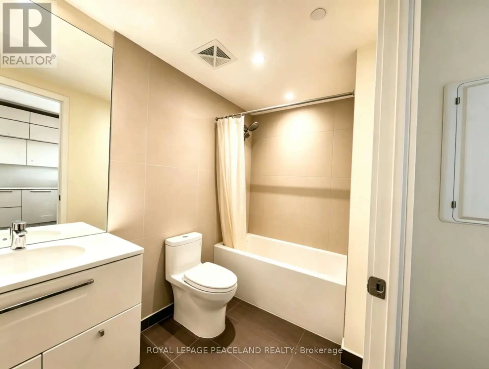#808 15 GRENVILLE STREET - Image 10