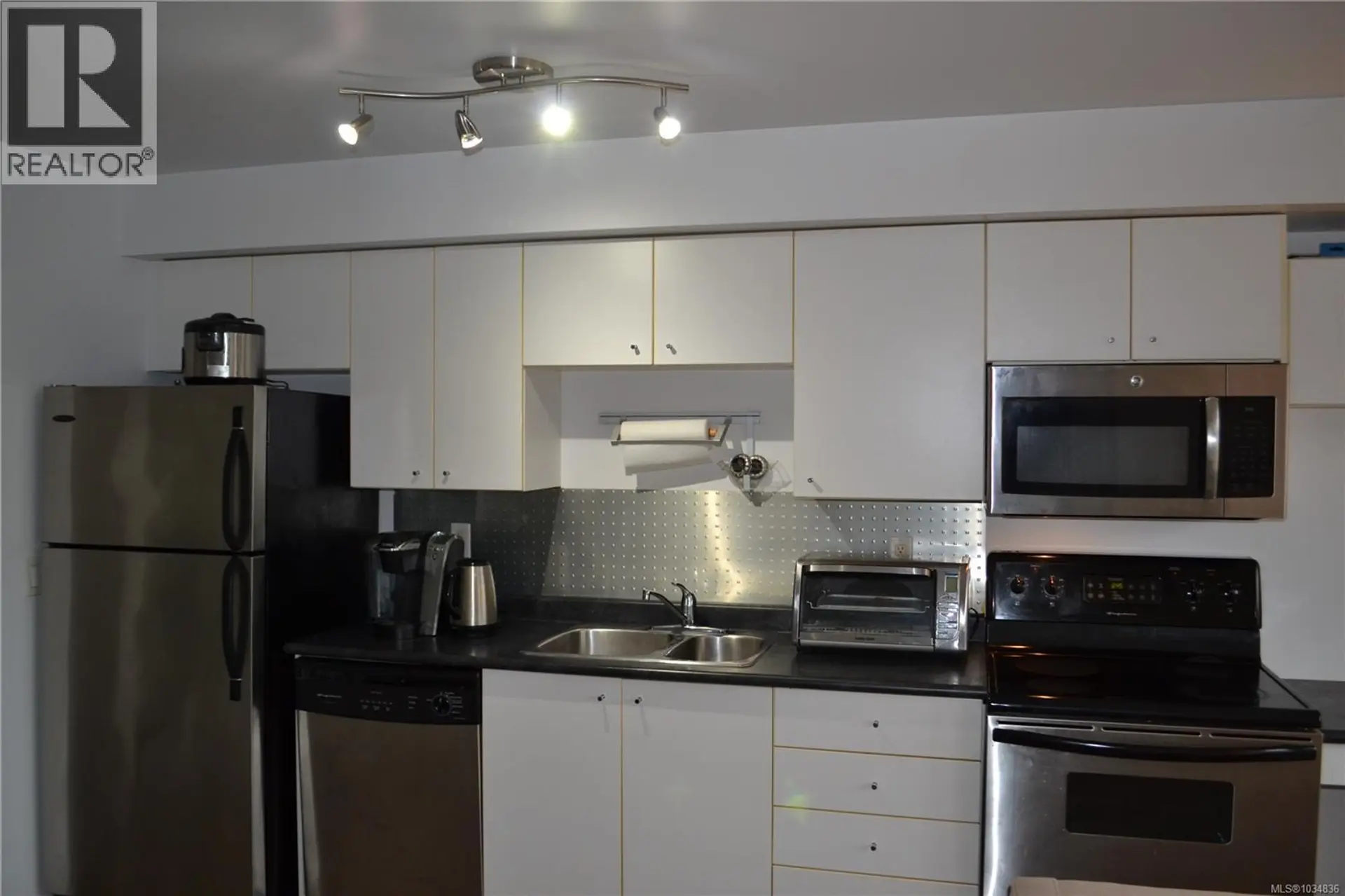 #208 932 Johnson St - Image 11