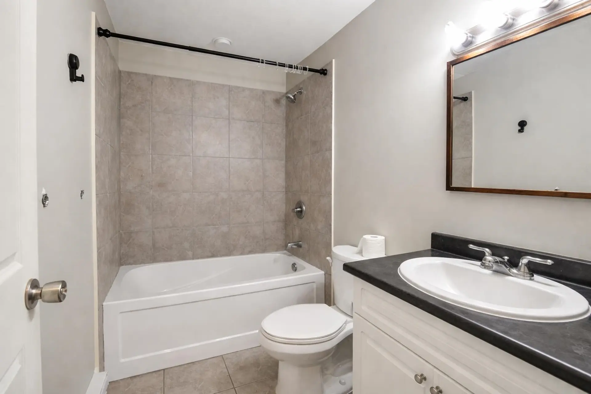 28140 56 Avenue - Image 4