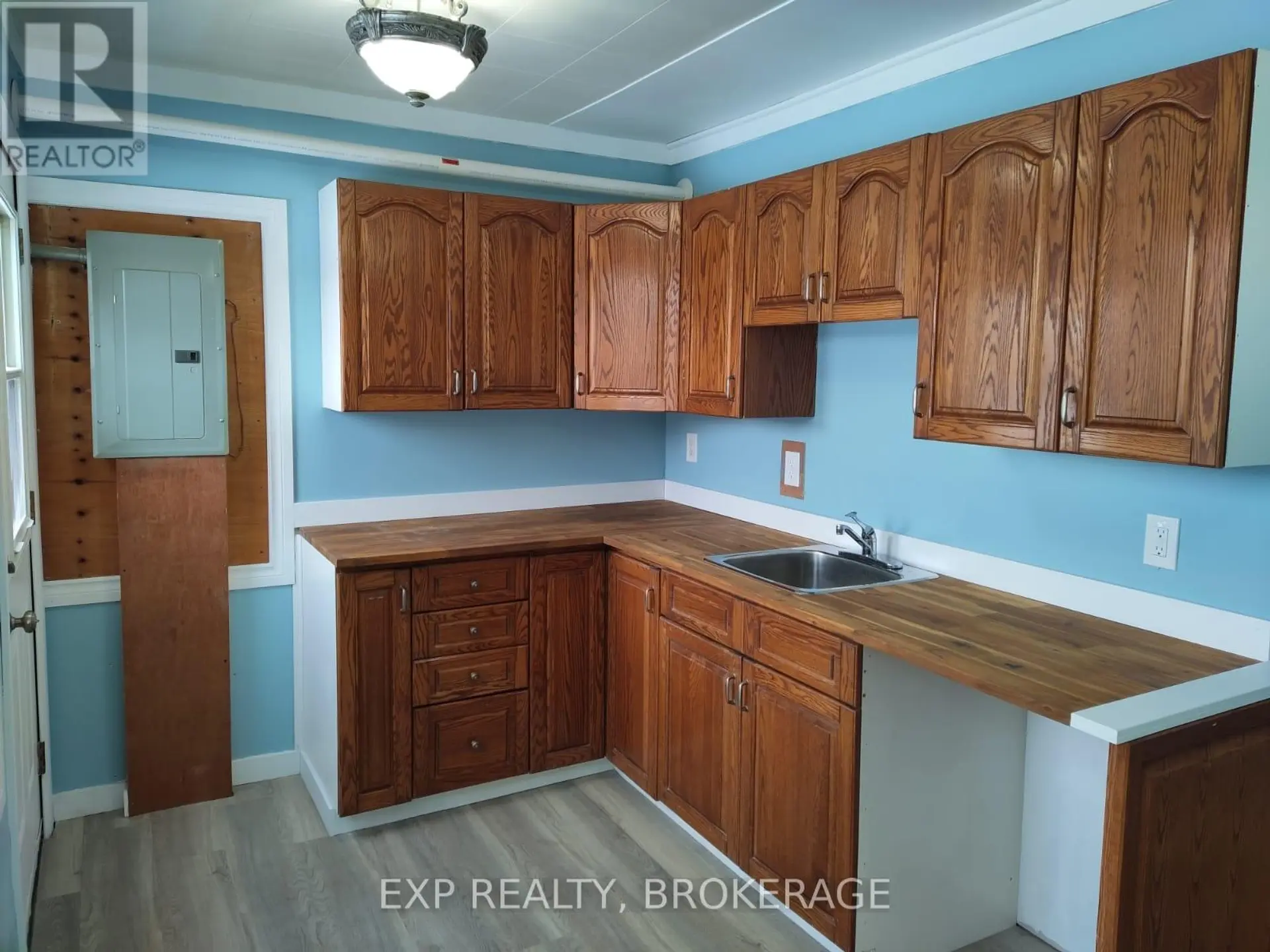 16 LOUIS STREET - Image 2