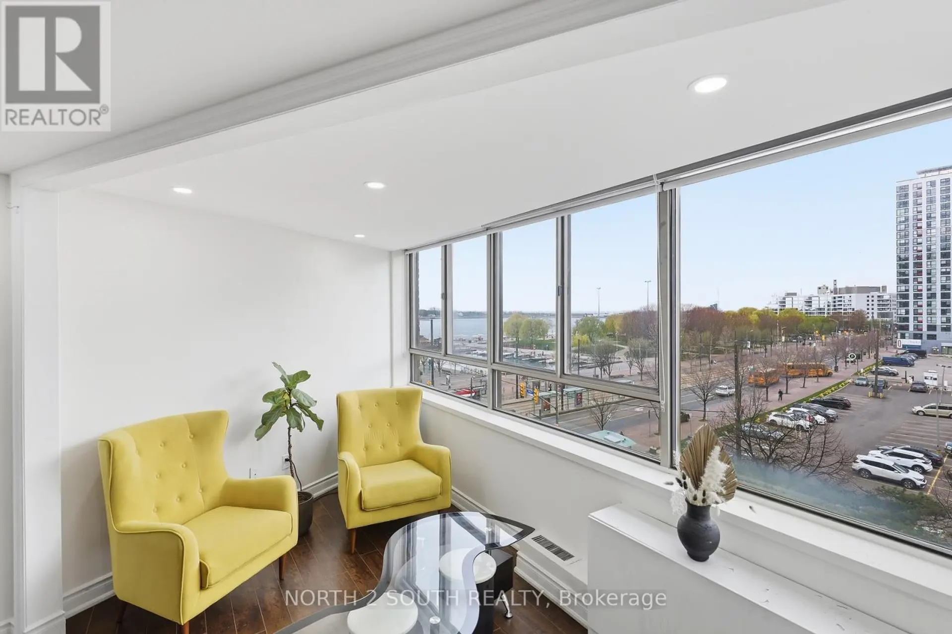 #505 270 QUEENS QUAY W - Image 4