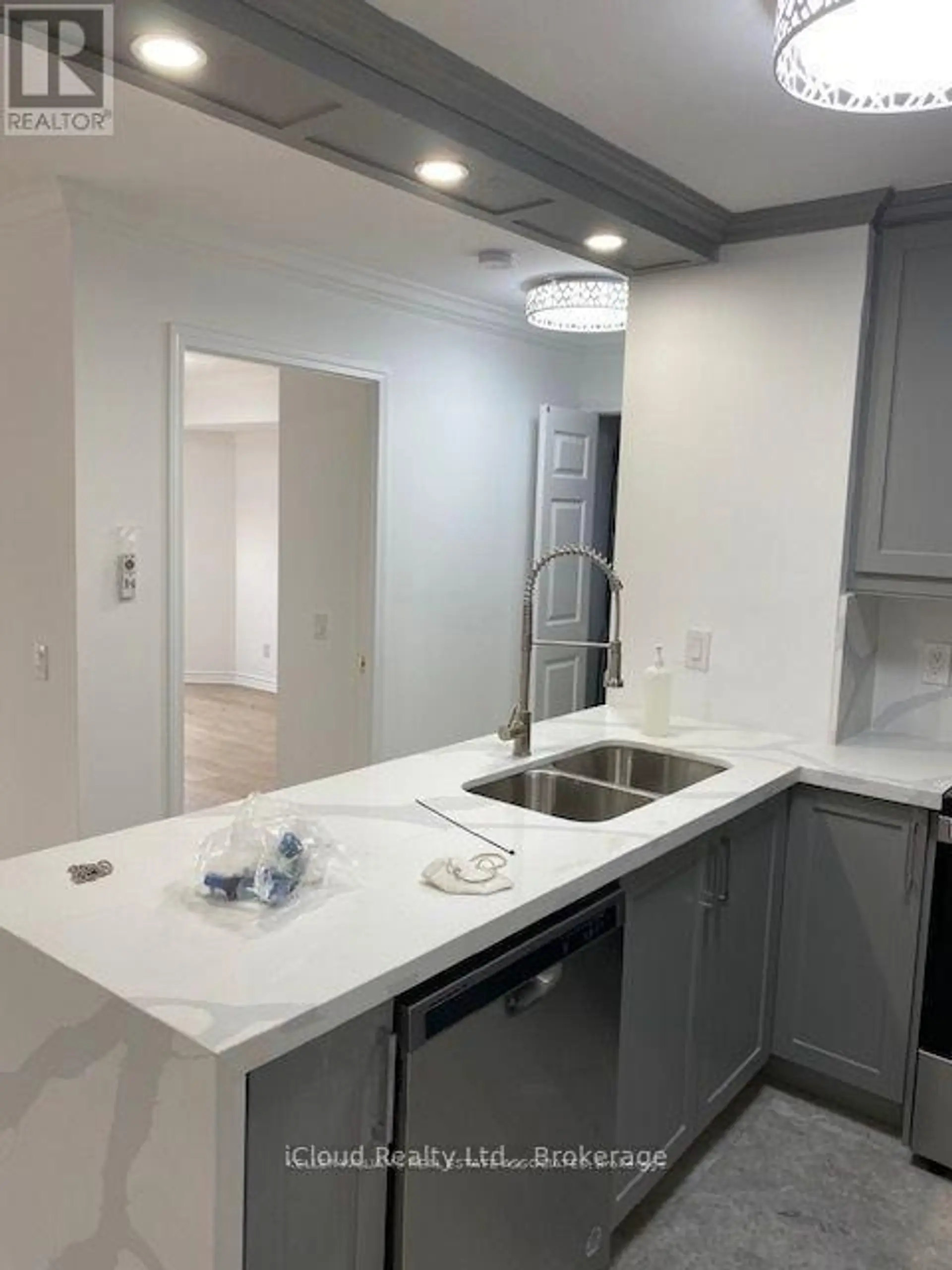 #1008 35 KINGSBRIDGE GARDEN CIRCLE - Image 5